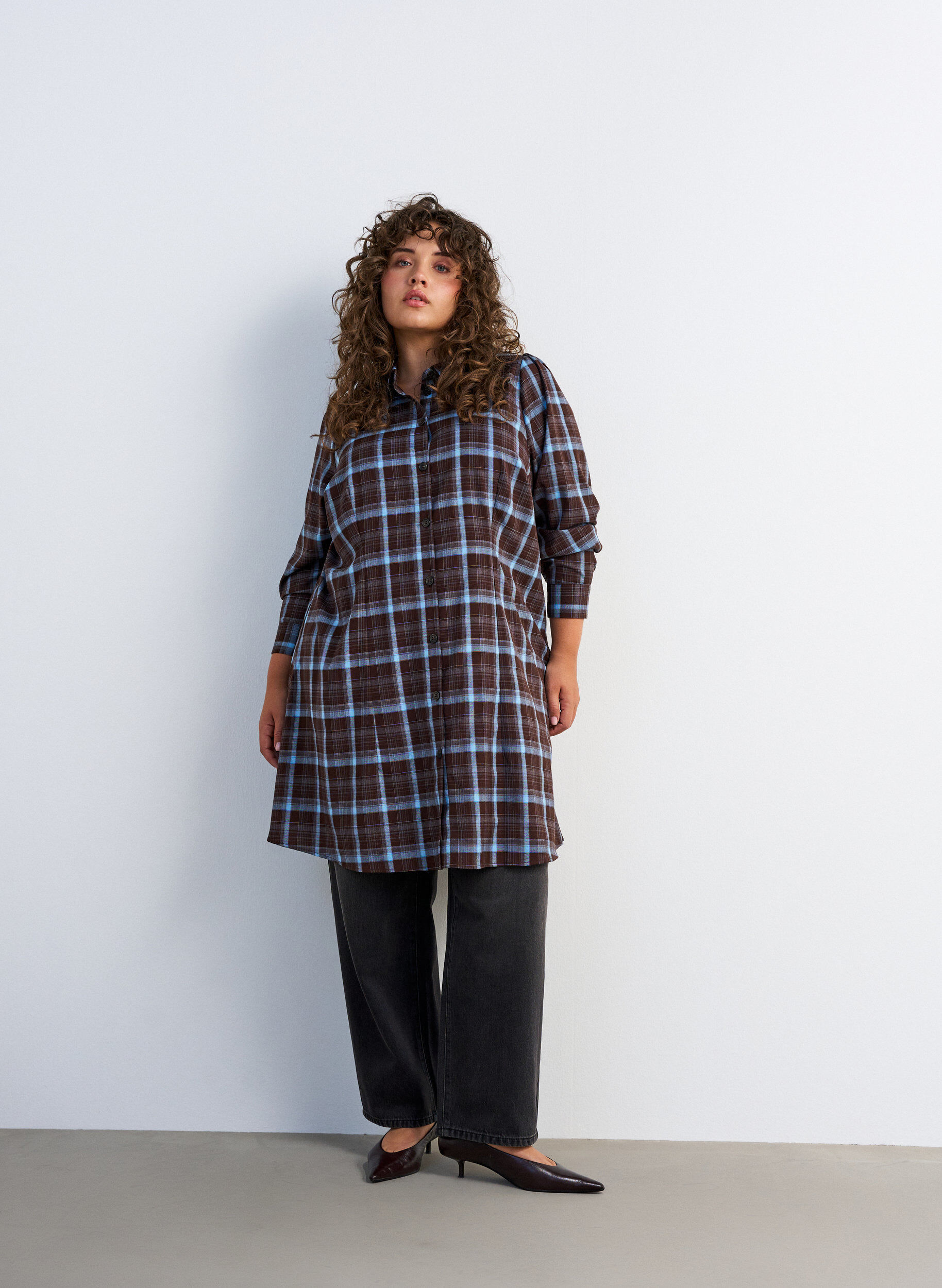 ZizziKn&auml;l&aring;ng skjortkl&auml;nning med rutigt m&ouml;nster, Brun, Model image number 3
