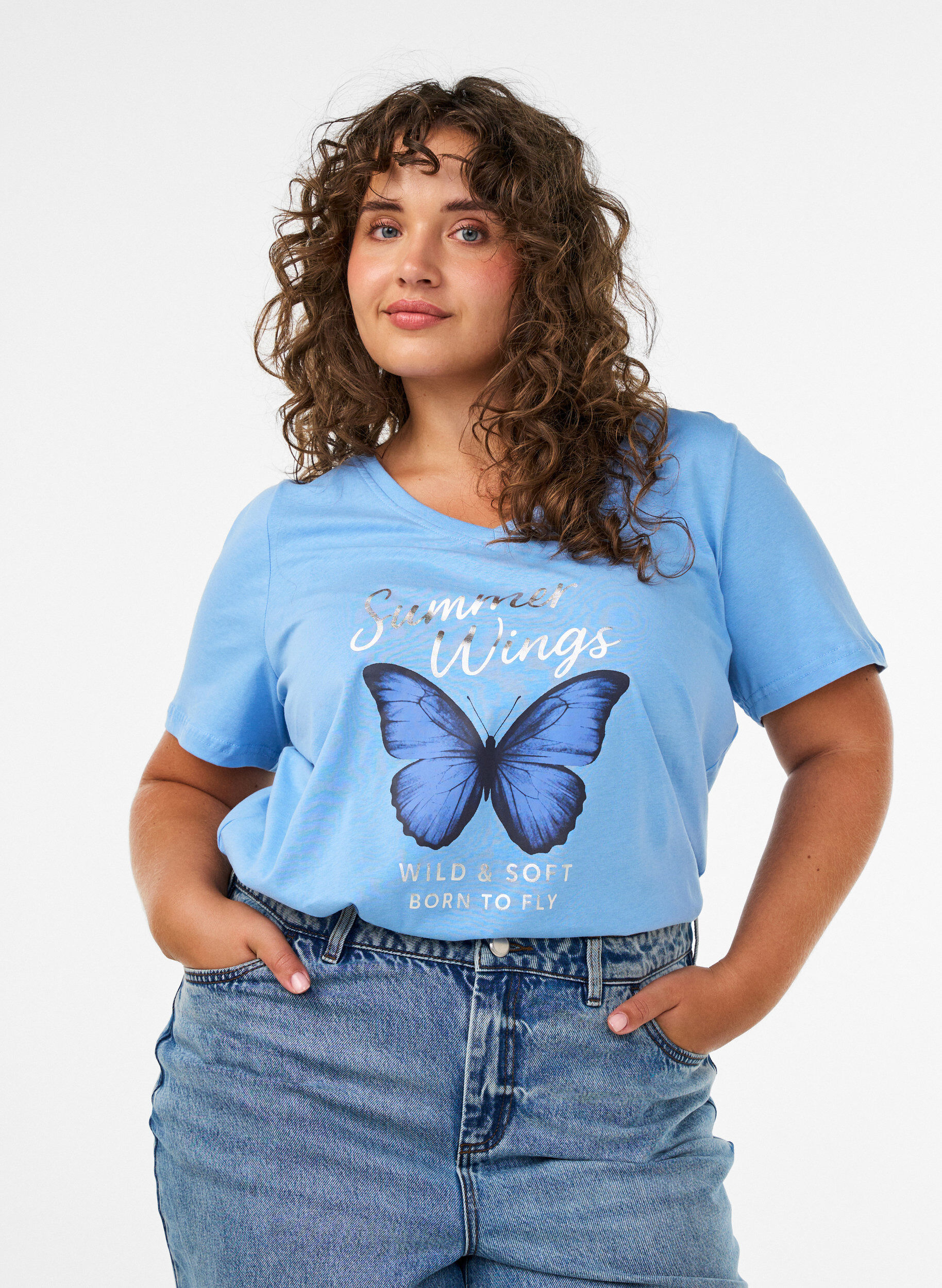 T-shirt i bomull med tryck framtill och v-ringning, Bl&aring;, Model
