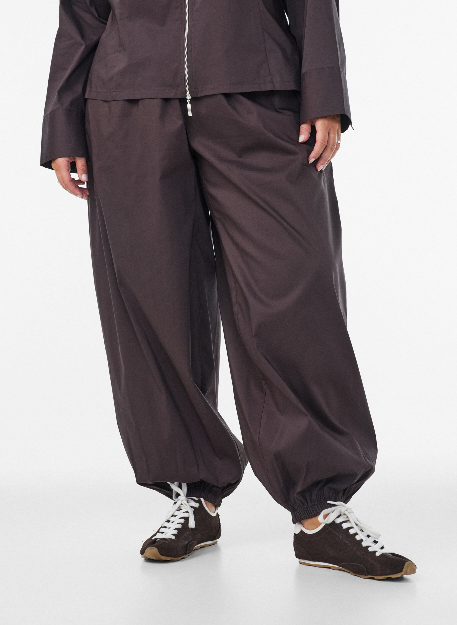 ZizziBallongbyxor med fickor och res&aring;r i midjan, Brun, Model image number 2
