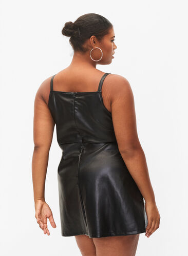 A-linjeformad klänning i läderimitation, Black, Model image number 1