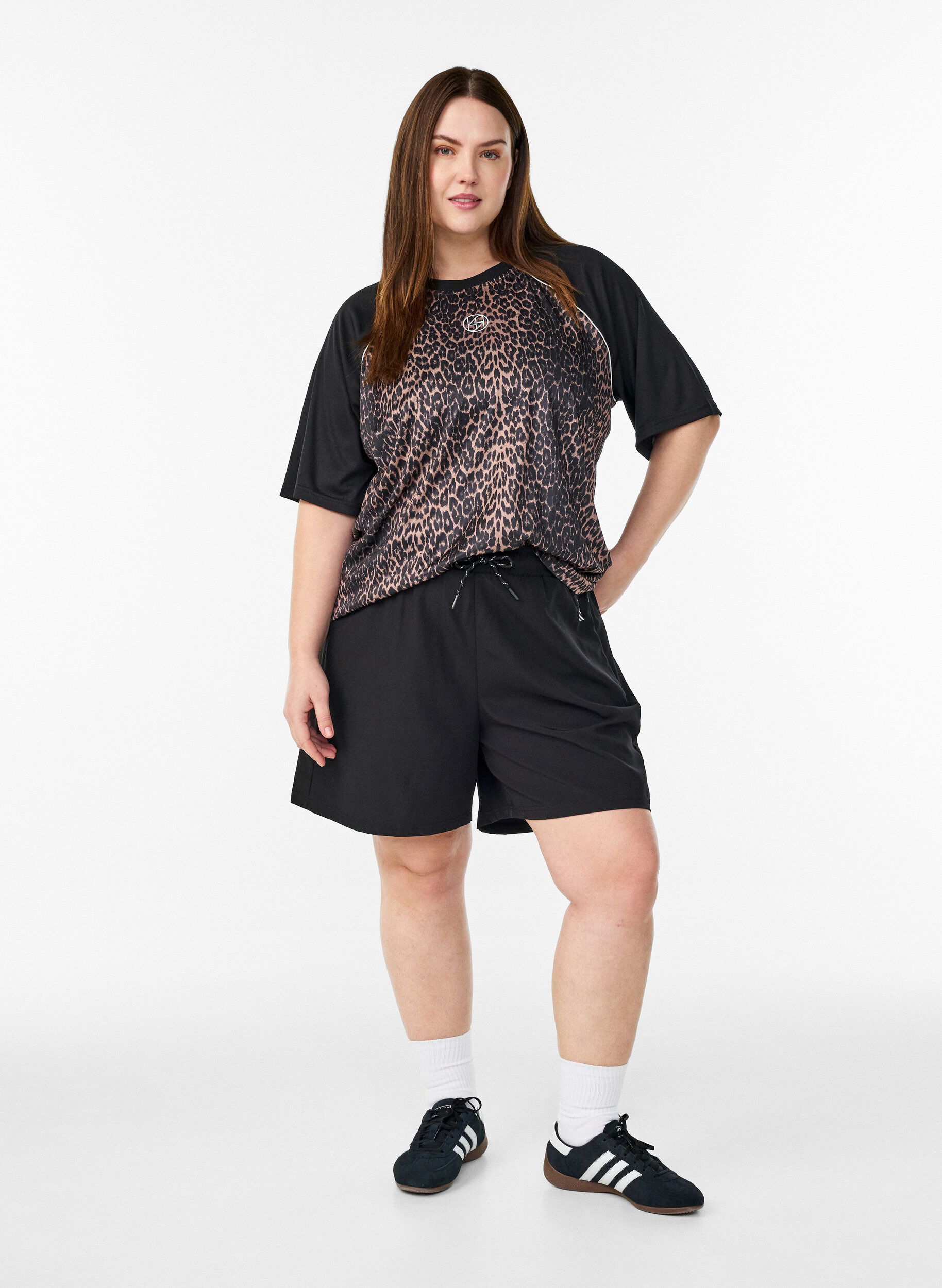 ZizziTr&auml;nings-t-shirt med leopardm&ouml;nster och raglan&auml;rm, Brun, Model image number 1