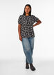 Blus med l&aring;nga &auml;rmar och blommigt tryck, Svart, Model image number 1