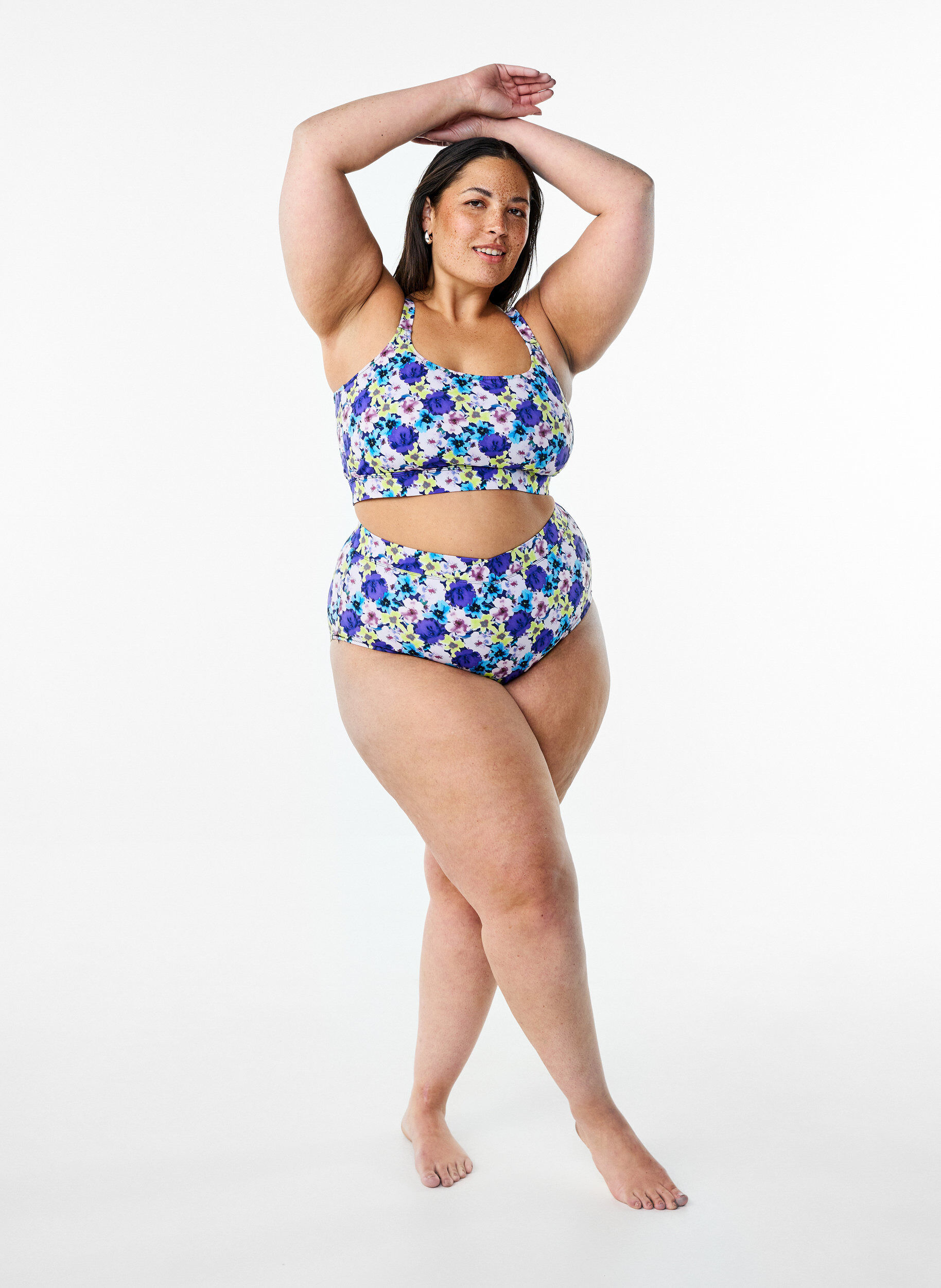 Zizzi Bikinitrosa med h&ouml;g midja och blommigt m&ouml;nster, Lila, Model image number 1