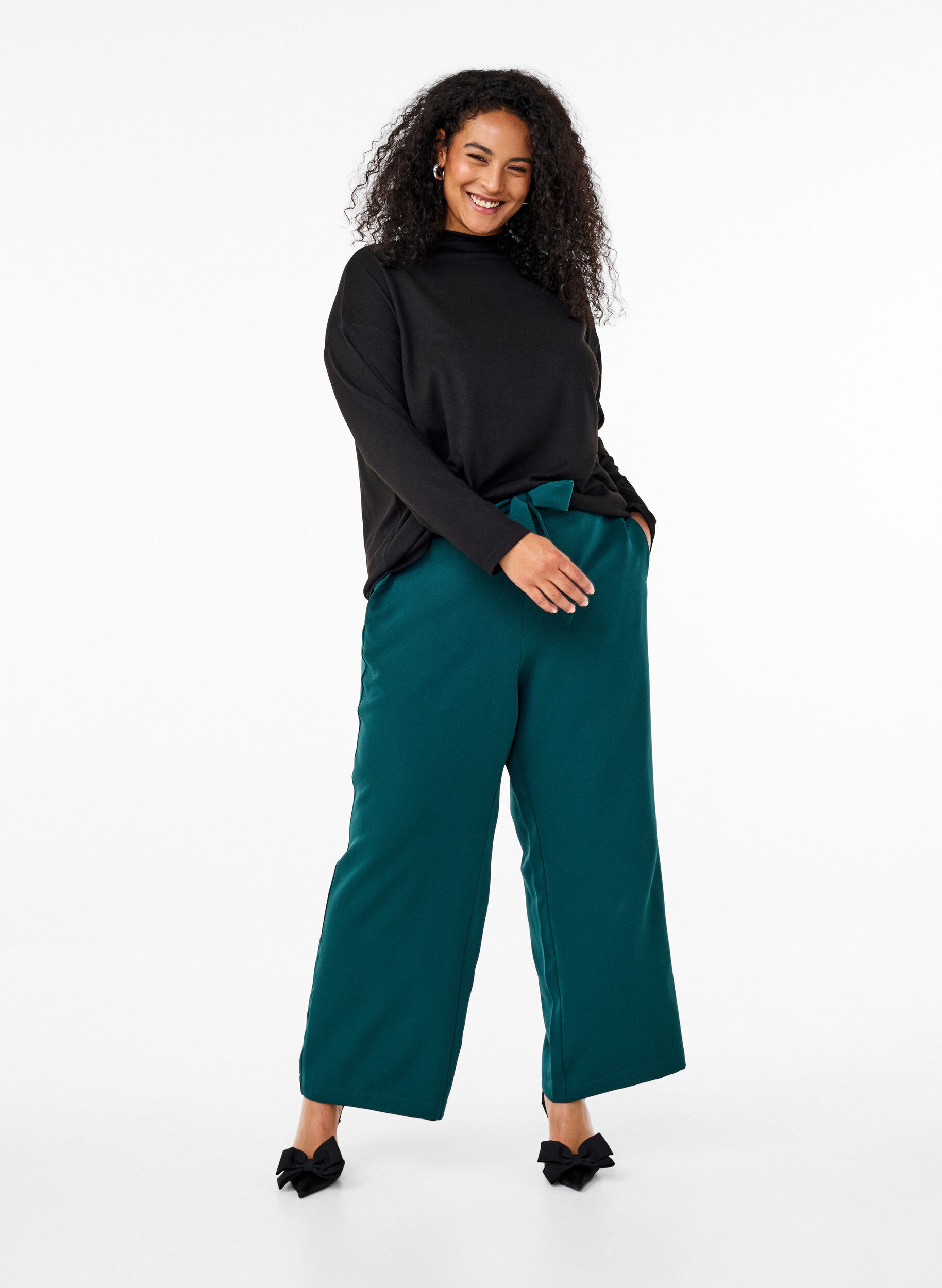 Zizzi H&ouml;g hals, l&aring;ng&auml;rmad blus, Svart, Model image number 1