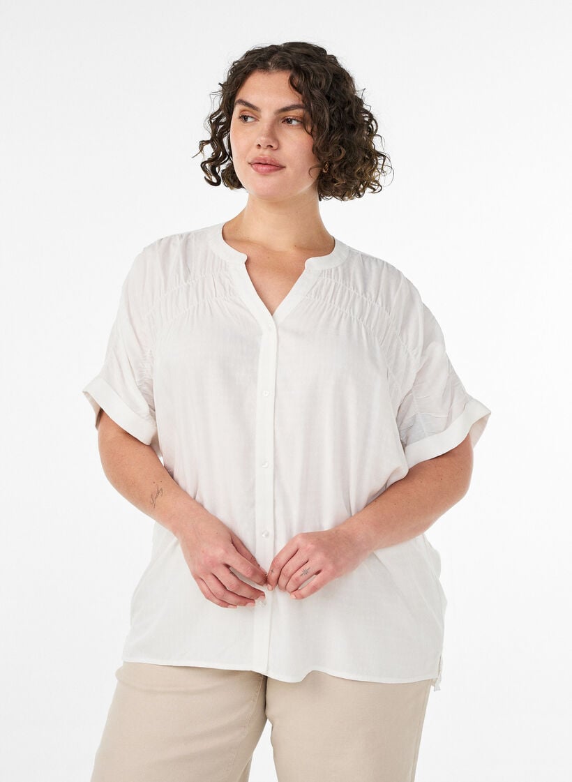 Viskosskjorta med korta &auml;rmar och rynkdetalj, Vanilla, Model image number 0