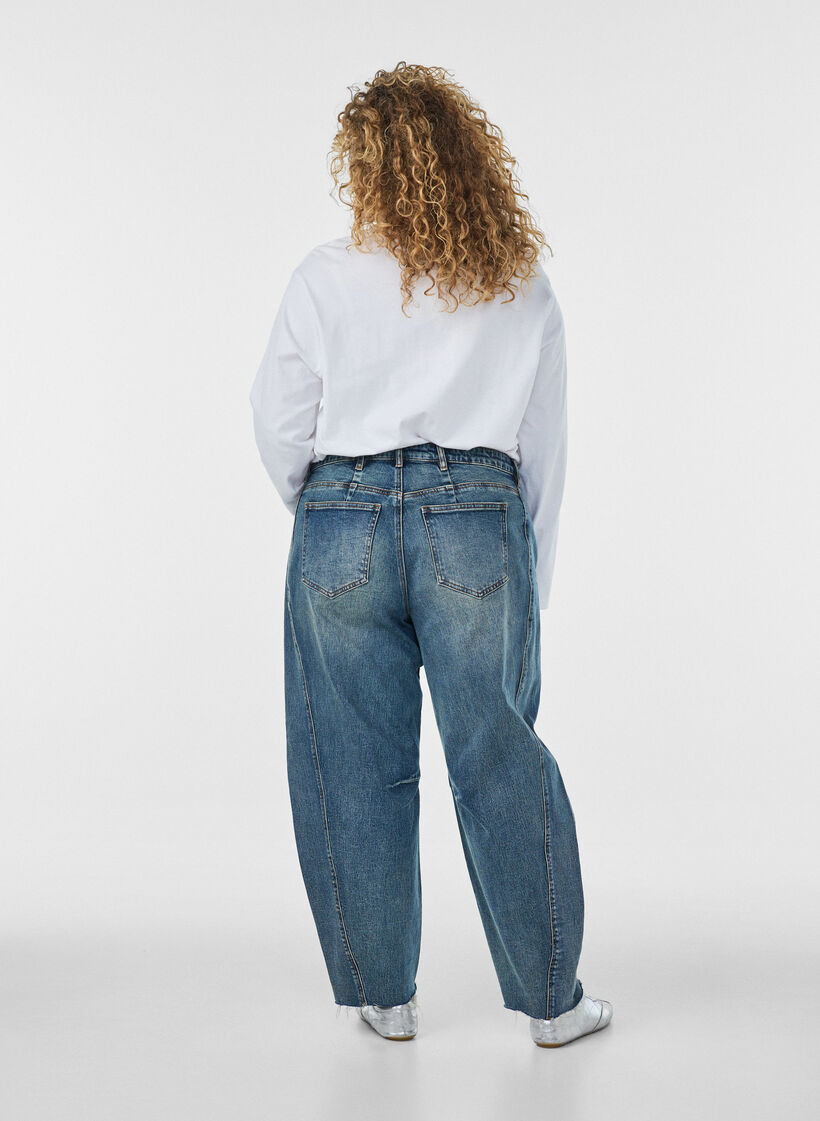 Barrel fit jeans med sliten tv&auml;tt, Bl&aring;, Model