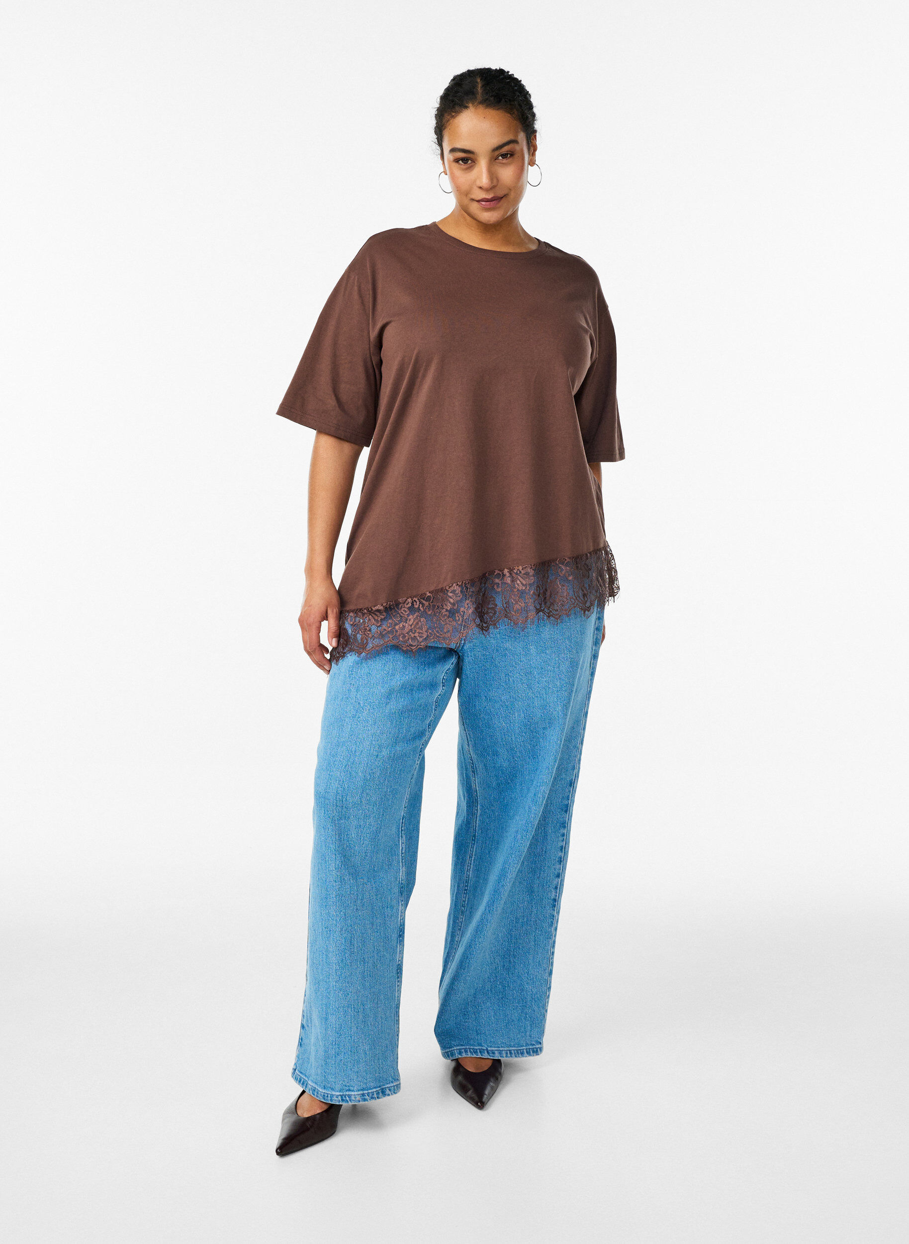ZizziT-shirt med asymmetrisk spetskant, Brun, Model image number 1