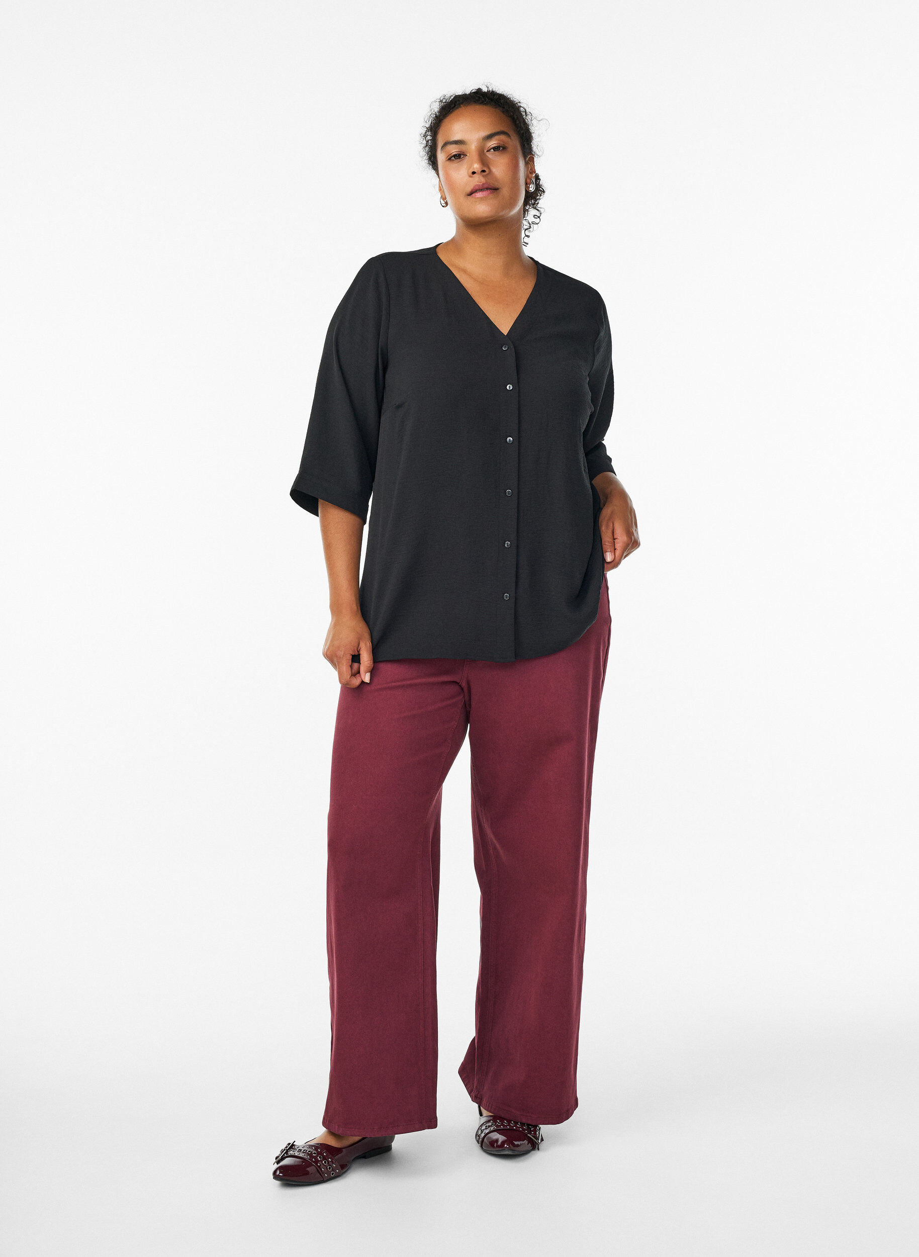 ZizziSkjortblus med v-ringning och 3/4-&auml;rm, Svart, Model image number 1