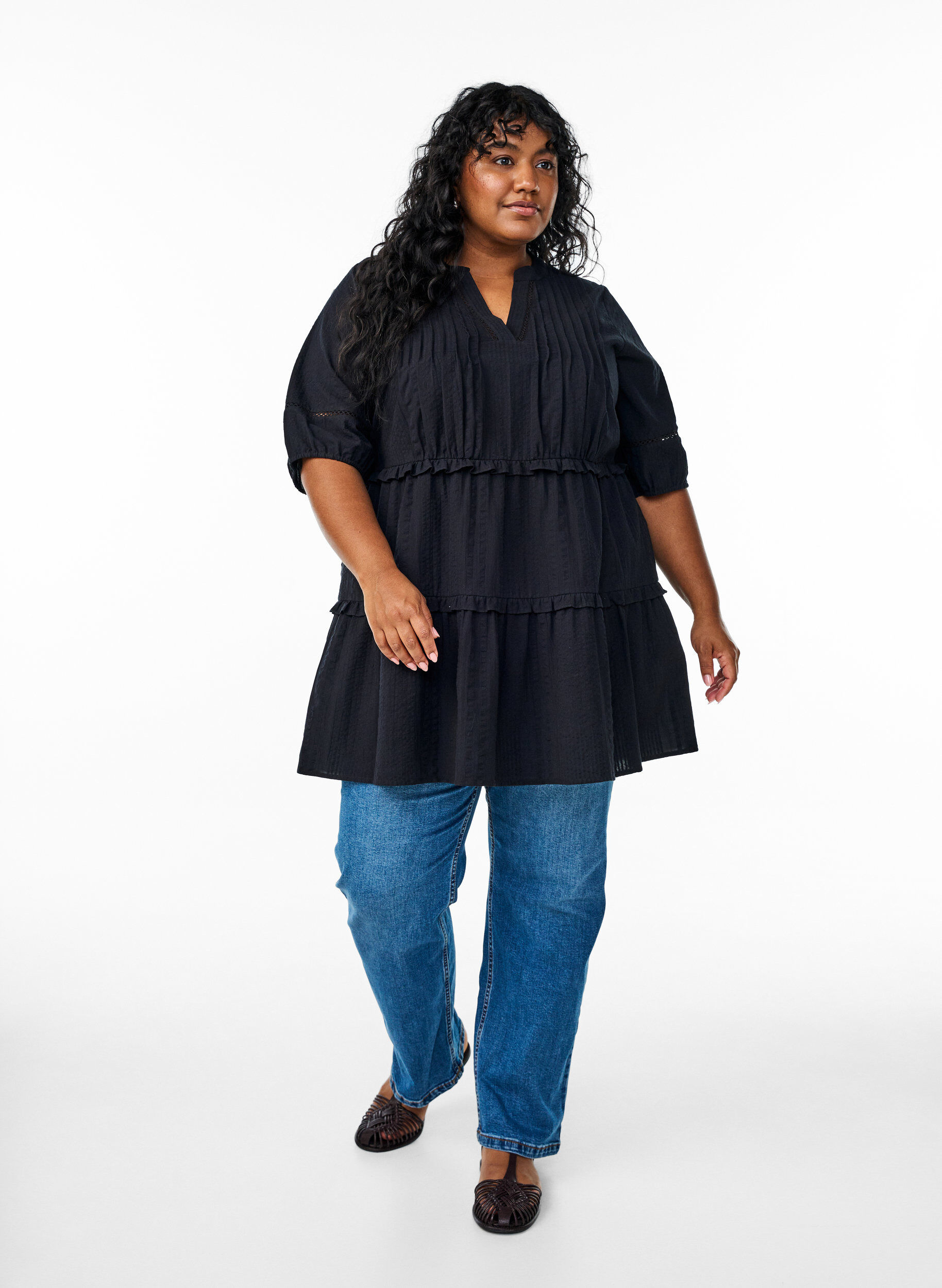 Zizzi A-formad tunika med volanger, Svart, Model image number 1