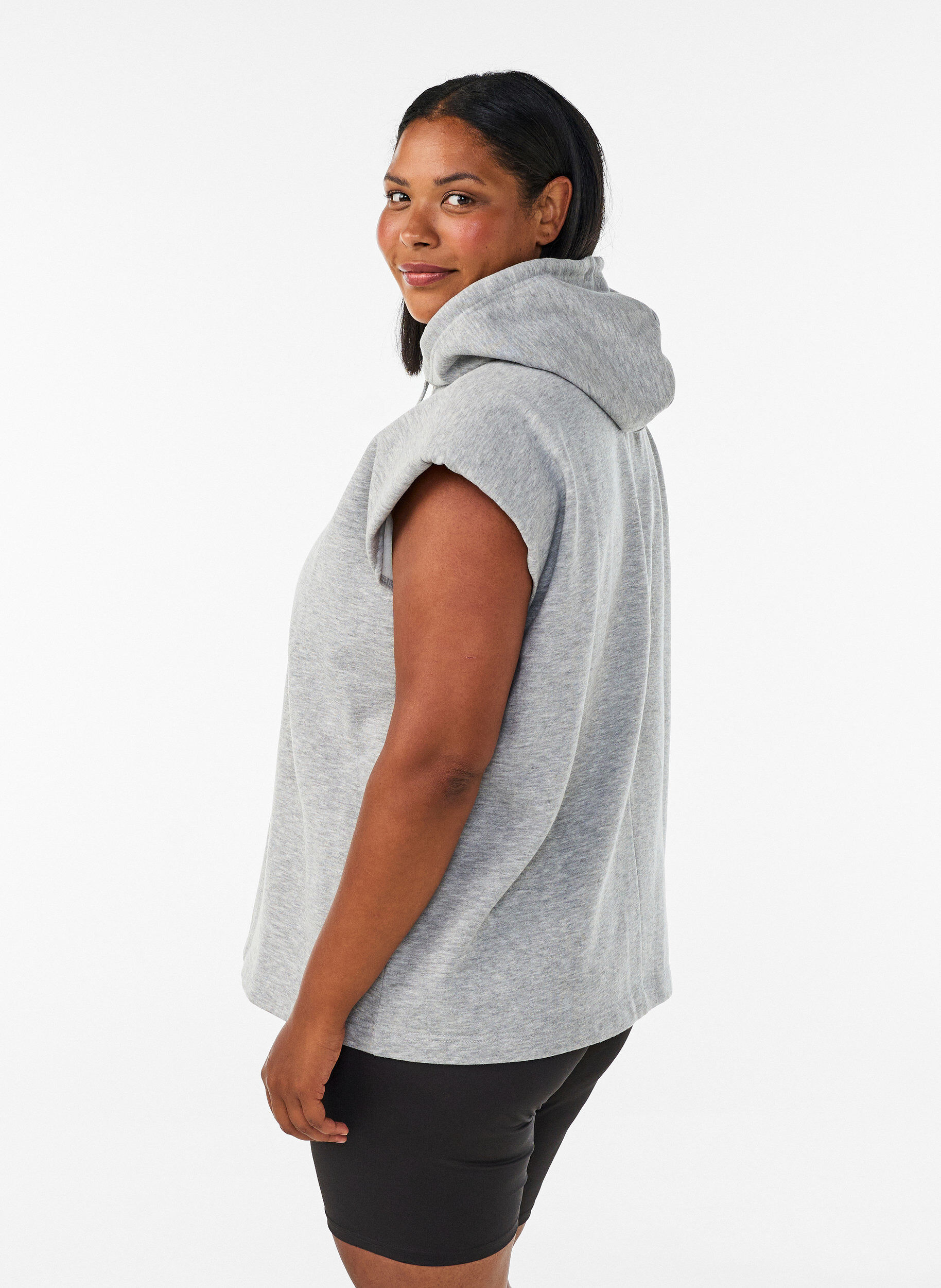 ZizziSweatv&auml;st med huva och axelvaddar, Gr&aring;, Model image number 2