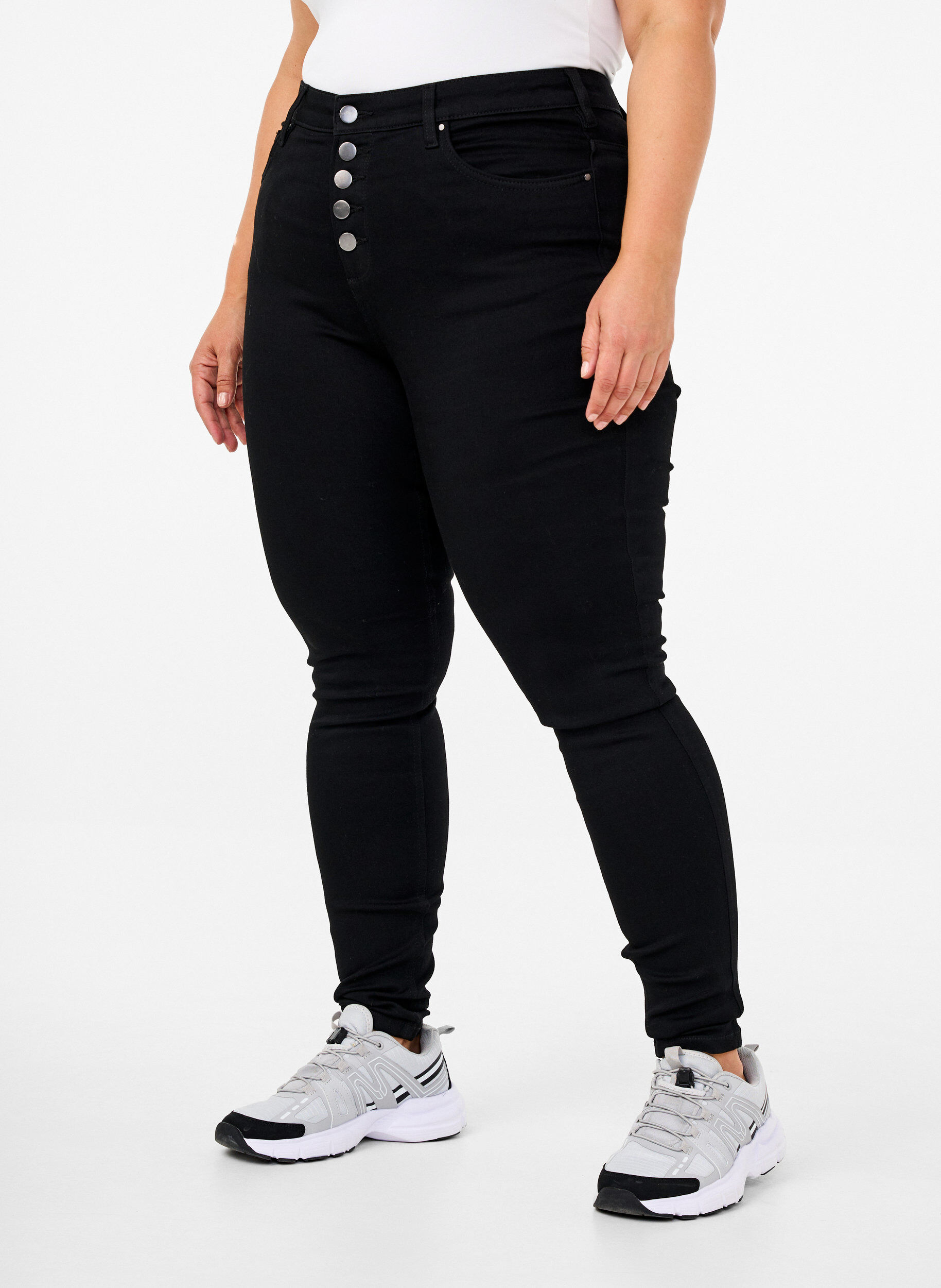 Zizzi Amy-jeans med h&ouml;g midja och knappst&auml;ngning, Black, Model image number 2