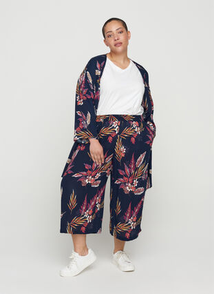 Blommig kimono i viskos med knytband, Indian Summer Flower, Model image number 2