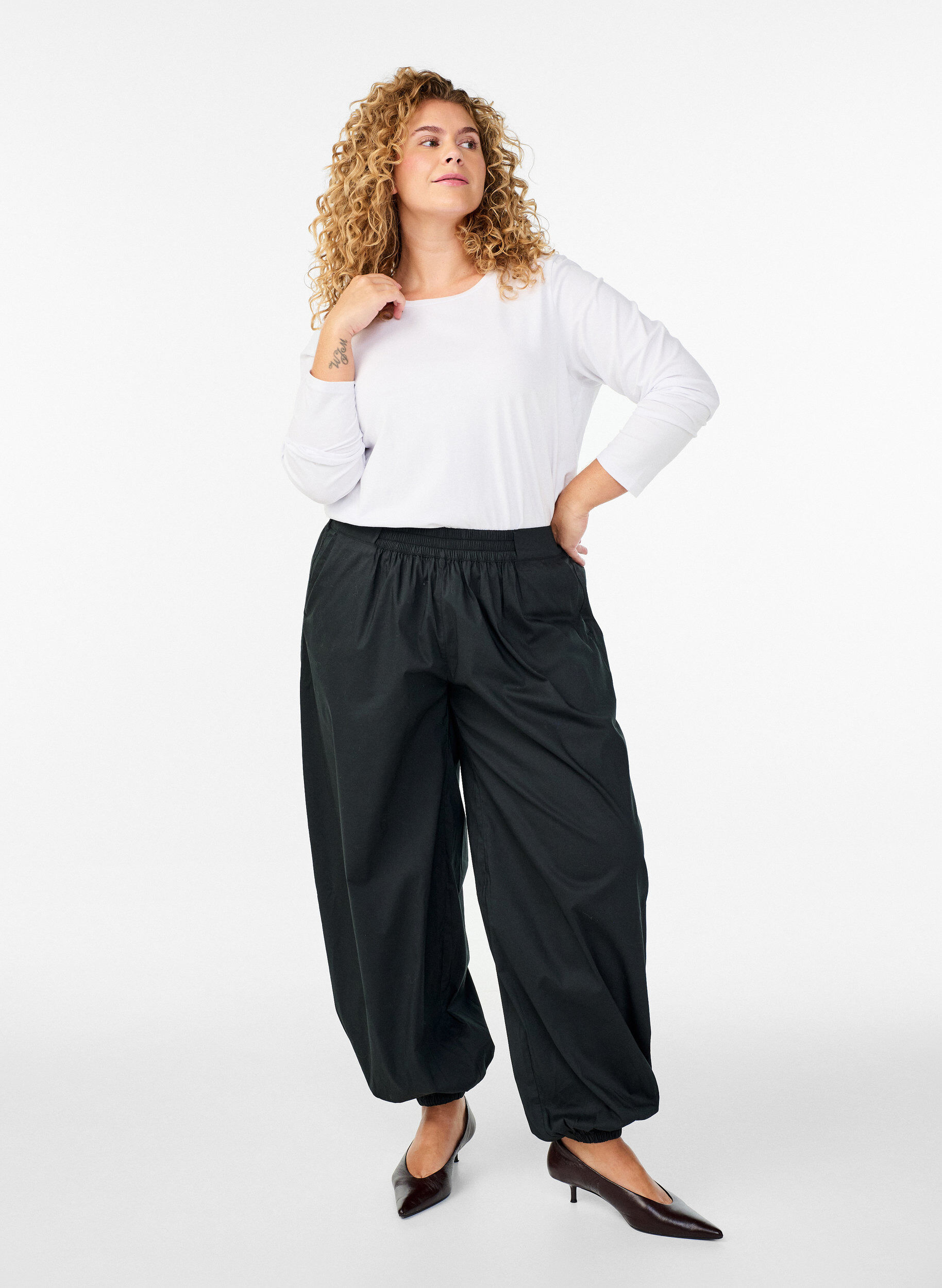 Zizzi Baskopp i jersey med l&aring;nga &auml;rmar, Vit, Model image number 1