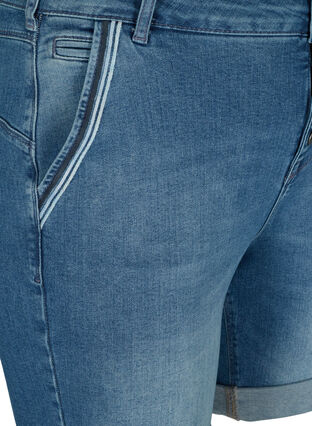 Jeansshorts med uppvikta ben, Light blue denim, Packshot image number 2