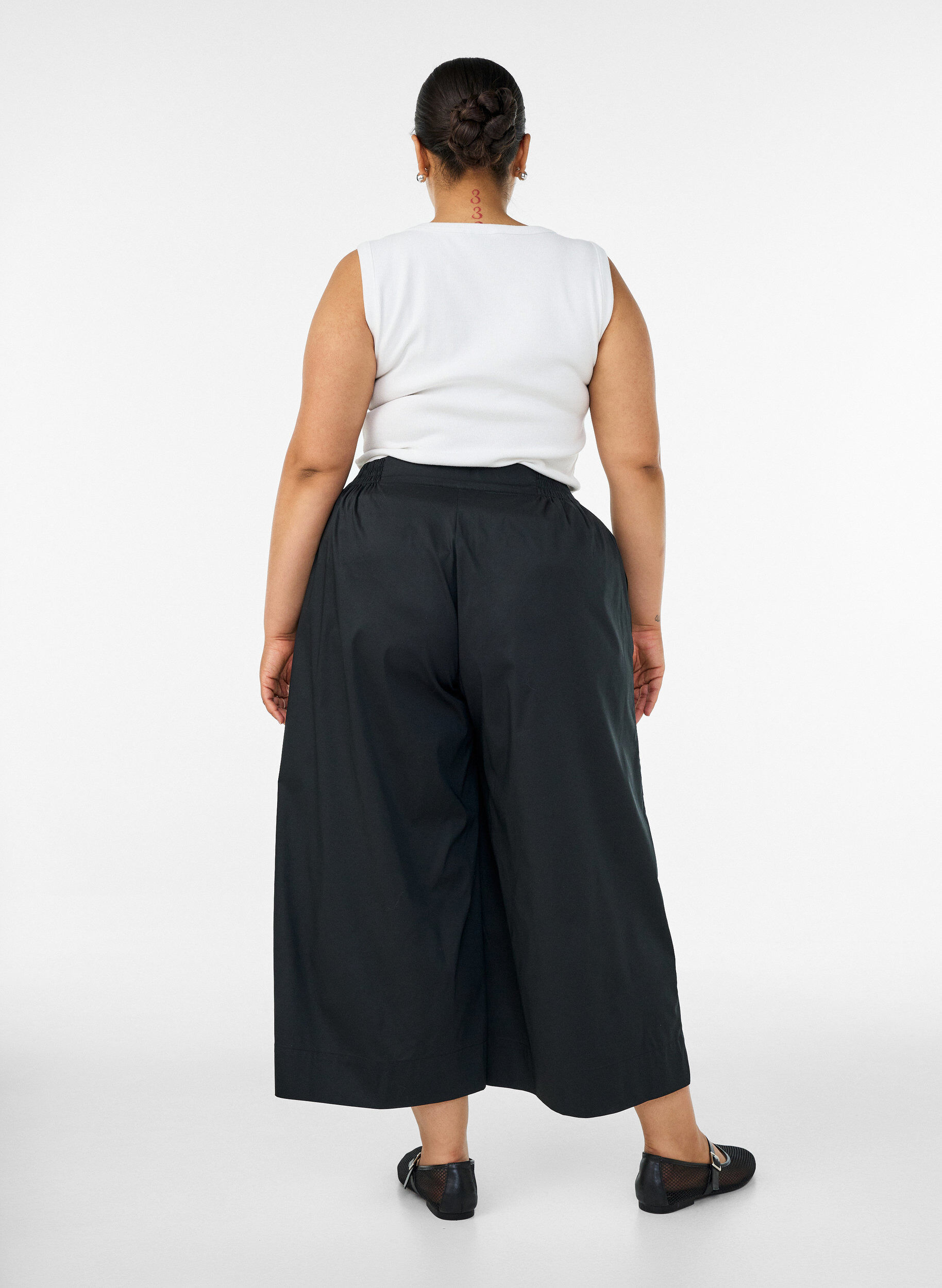 ZizziCulottebyxor med res&aring;r i midjan och vida ben, Svart, Model image number 1