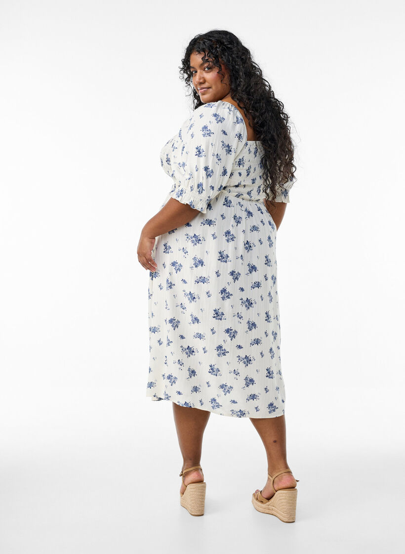 Blommig midikl&auml;nning i viskos med smock, Vit, Model image number 1
