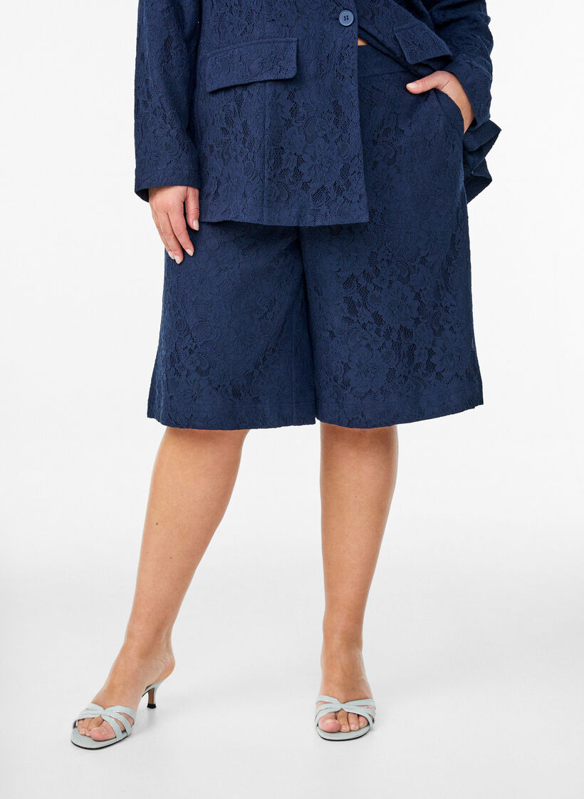 Bermudashorts i spets med h&ouml;g midja, Bl&aring;, Model image number 3