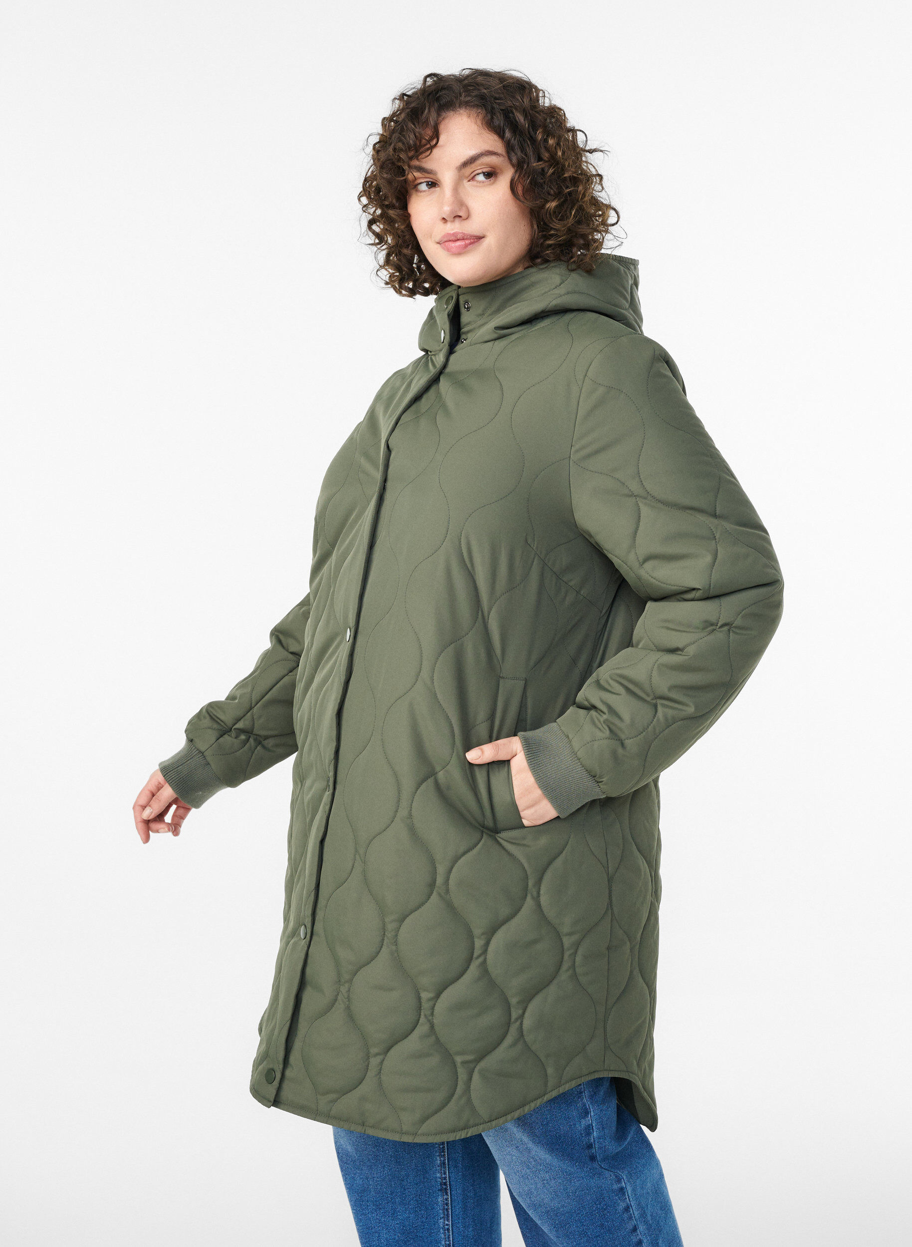 Mell&aring;ng quiltad jacka med huva, Gr&ouml;n, Model
