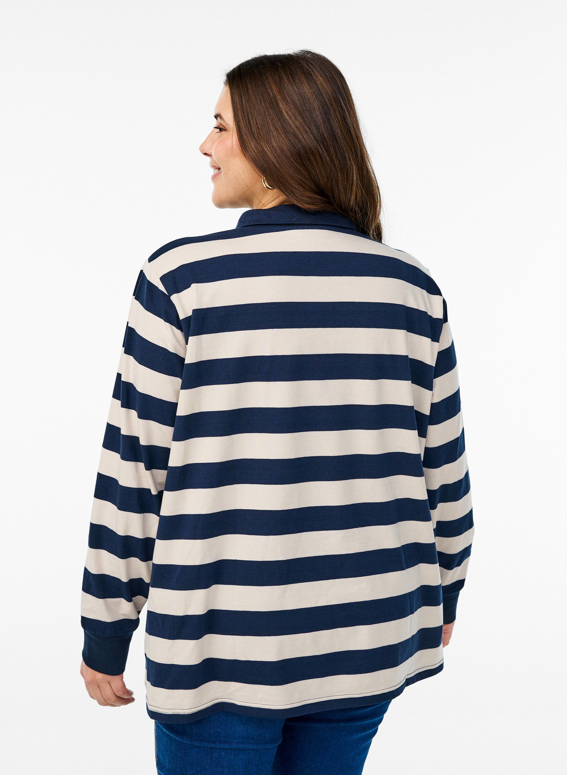 Zizzi Randig pik&eacute;tr&ouml;ja med frott&eacute;detaljer, Birch w. Navy, Model image number 1