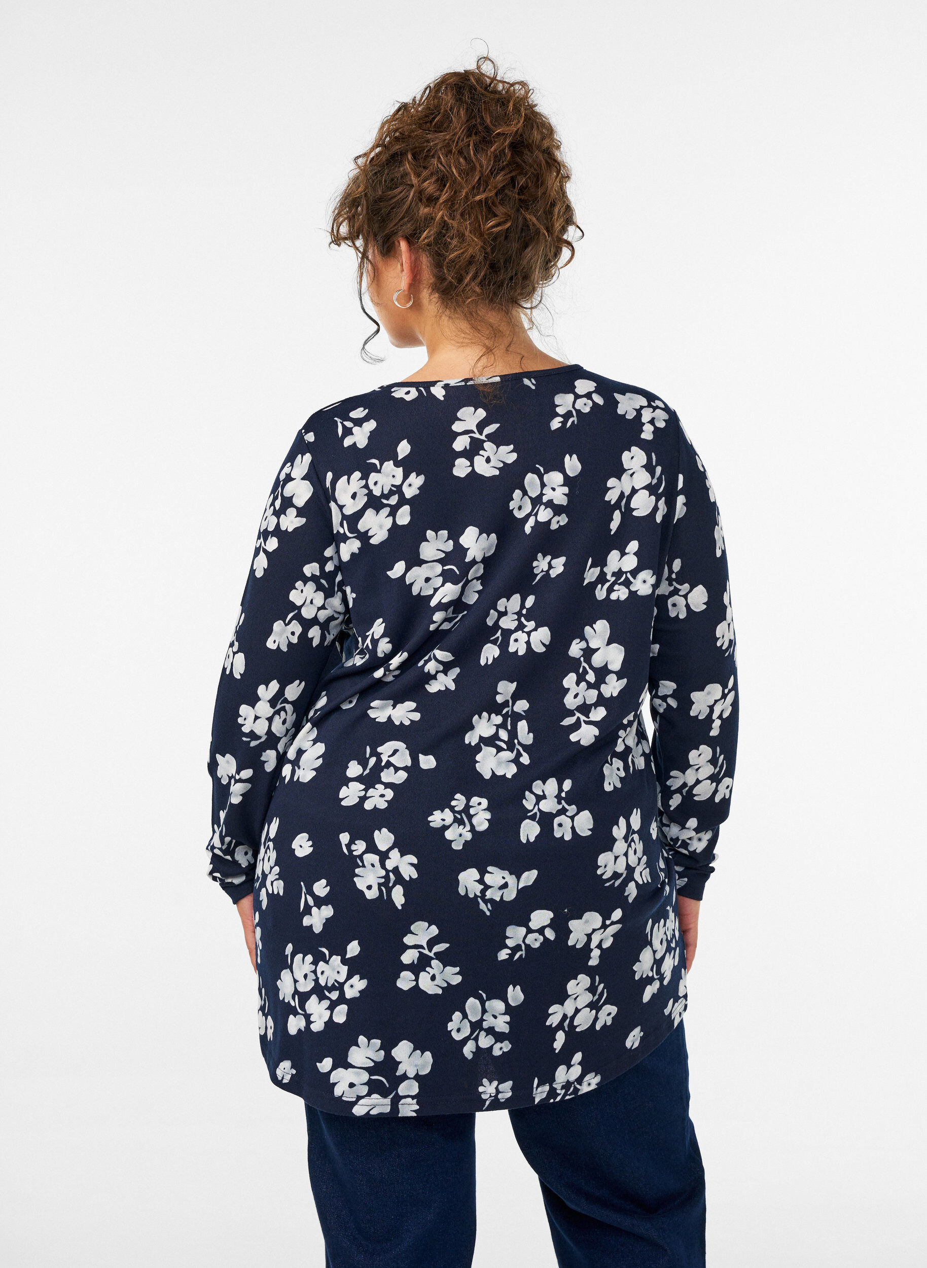 ZizziBlommig blus med l&aring;nga &auml;rmar, Bl&aring;, Model image number 2