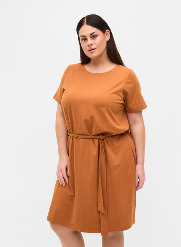 Kortärmad klänning med midjeband, Pecan Brown, Model image number 0