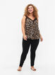 Topp i viskos med spets, Leopard, Model image number 2