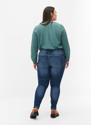 Slitna Amy jeans med super slim fit, Blue denim, Model image number 1