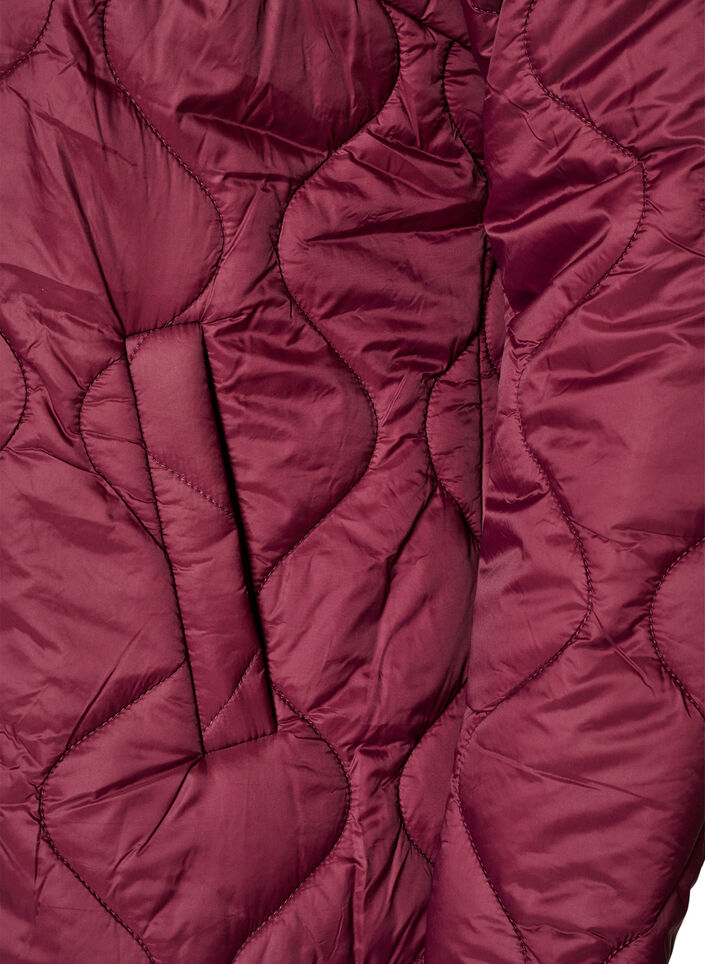 Quiltad jacka med tryckknappar och rund hals, M&ouml;rk Bordeaux, Packshot image number 3