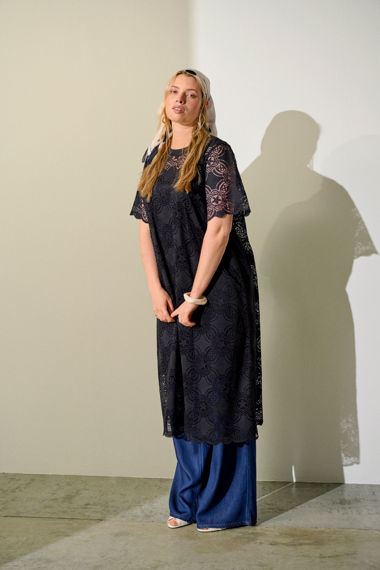 Kl&auml;nning i spets, , Model