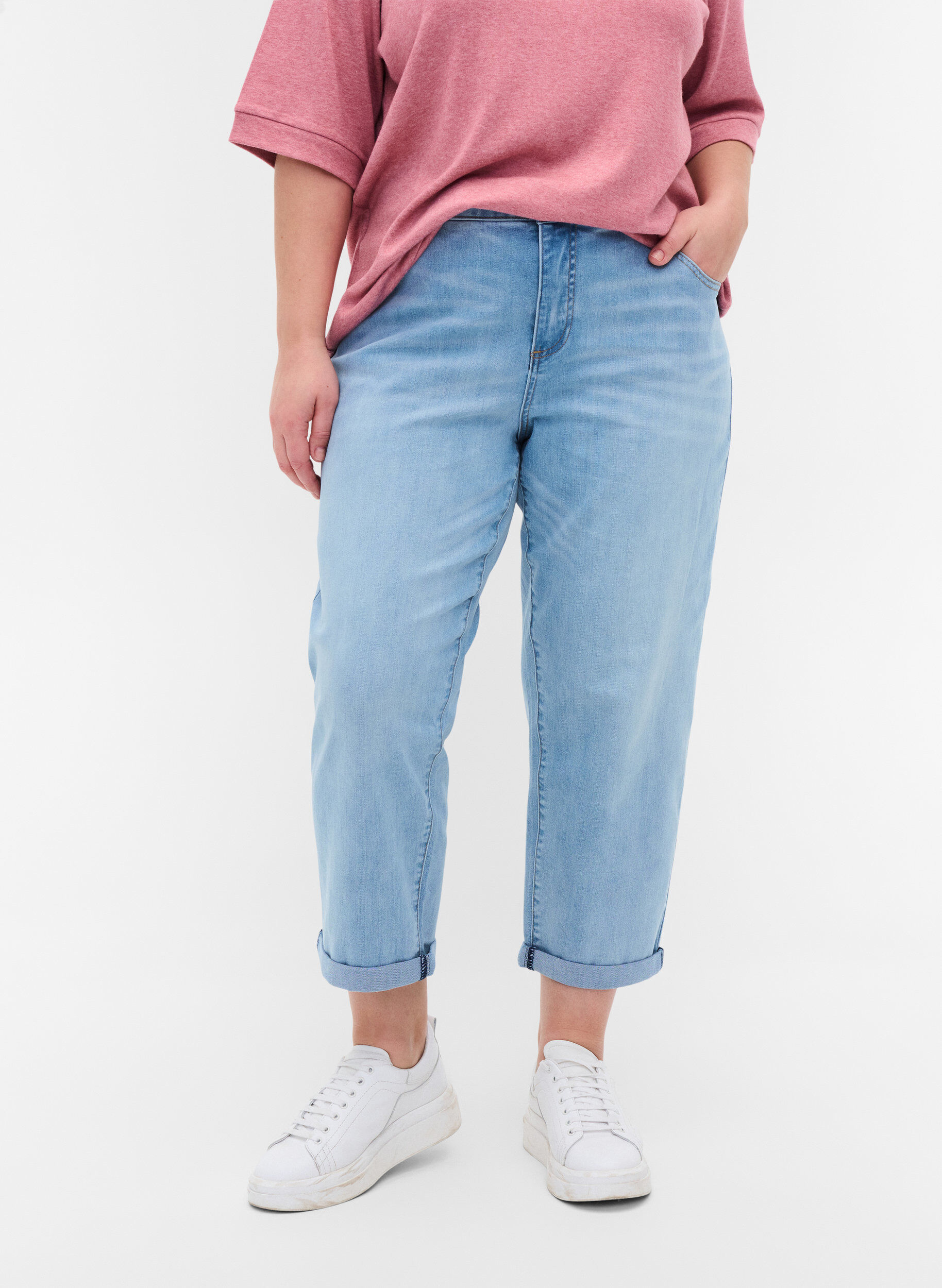 Zizzi Croppade jeans med uppvikta ben och h&ouml;g midja, Bl&aring;, Model image number 2