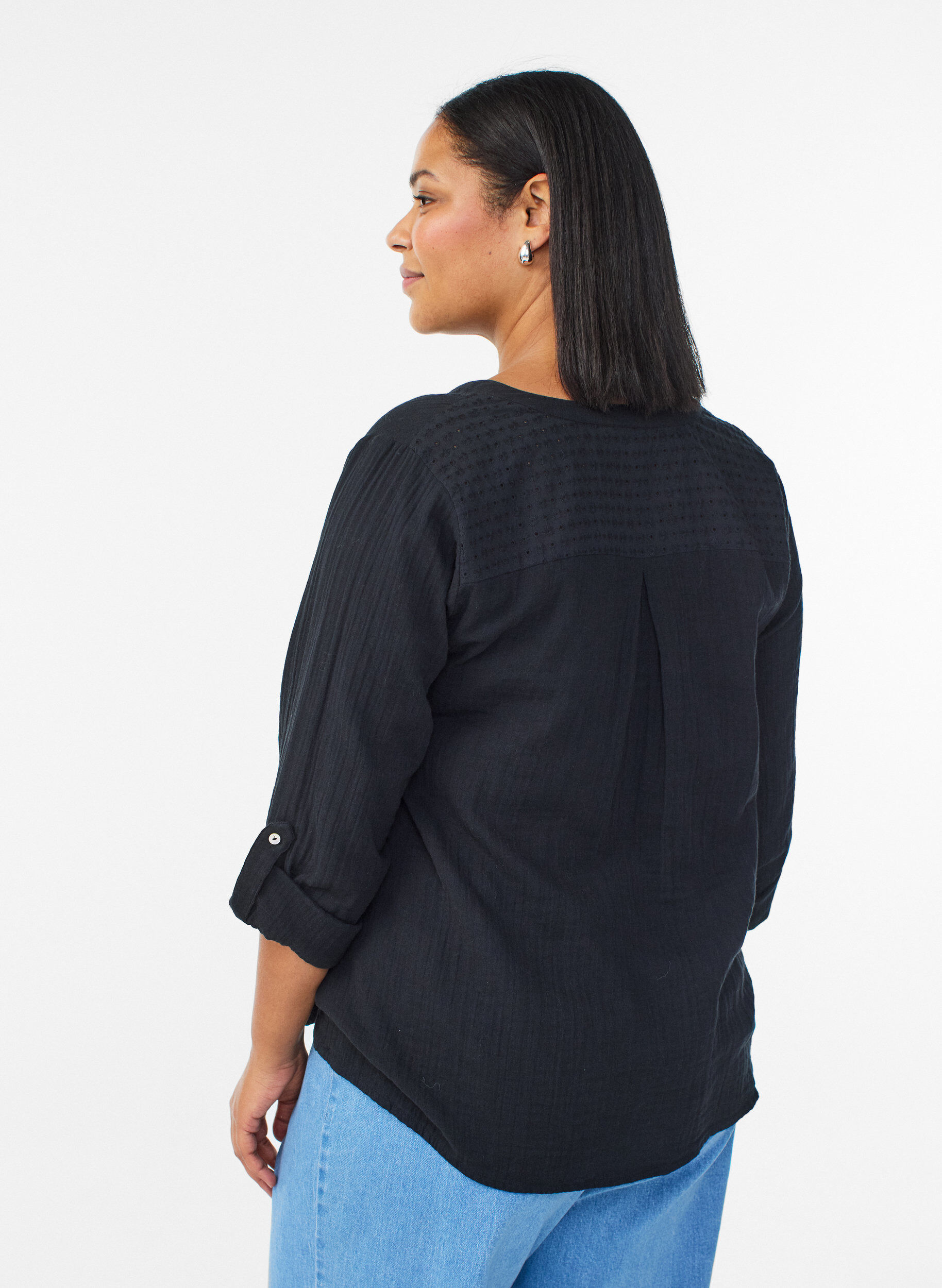 ZizziBlus i bomullsmuslin med broderie anglaise, Svart, Model image number 2