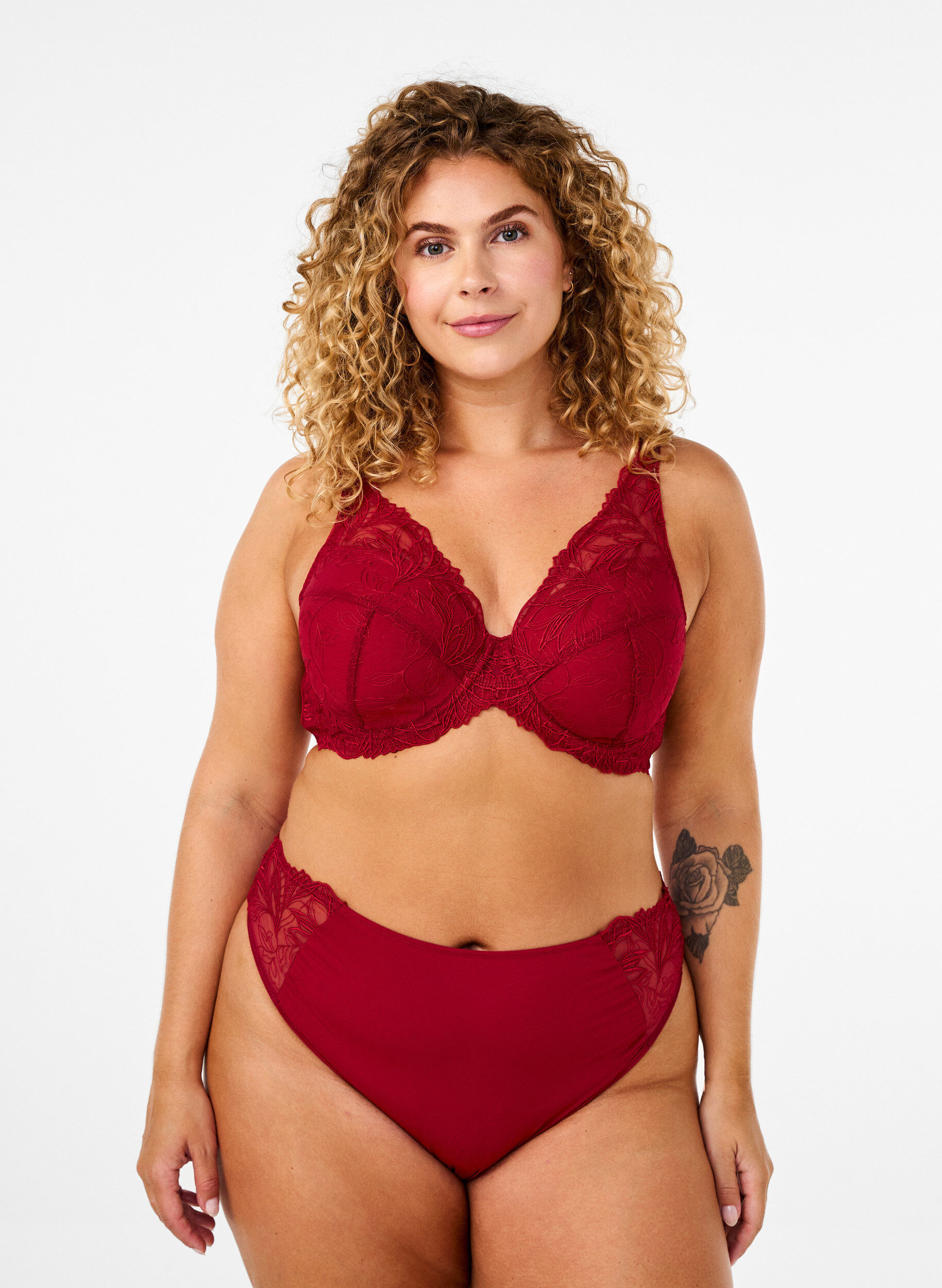 ZizziTrosor i microfiber med spets, R&ouml;d, Model image number 0