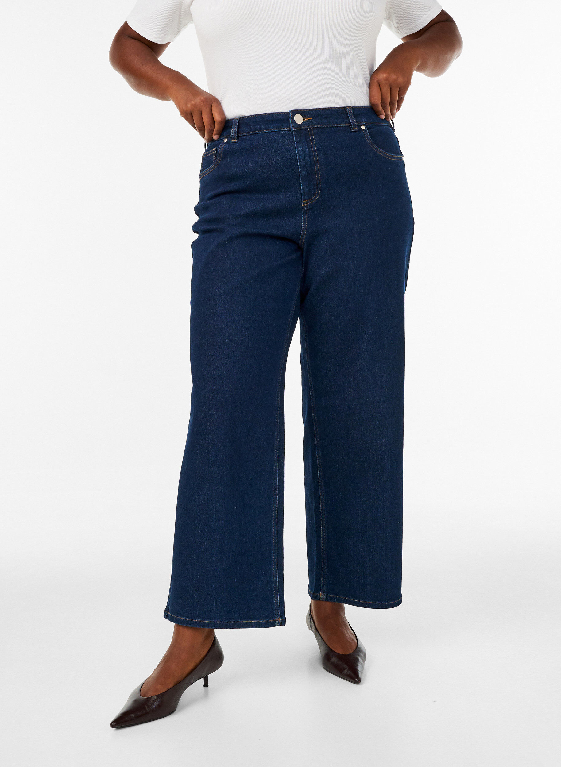 ZizziMyra jeans med h&ouml;g midja och bred passform, Bl&aring;, Model image number 2