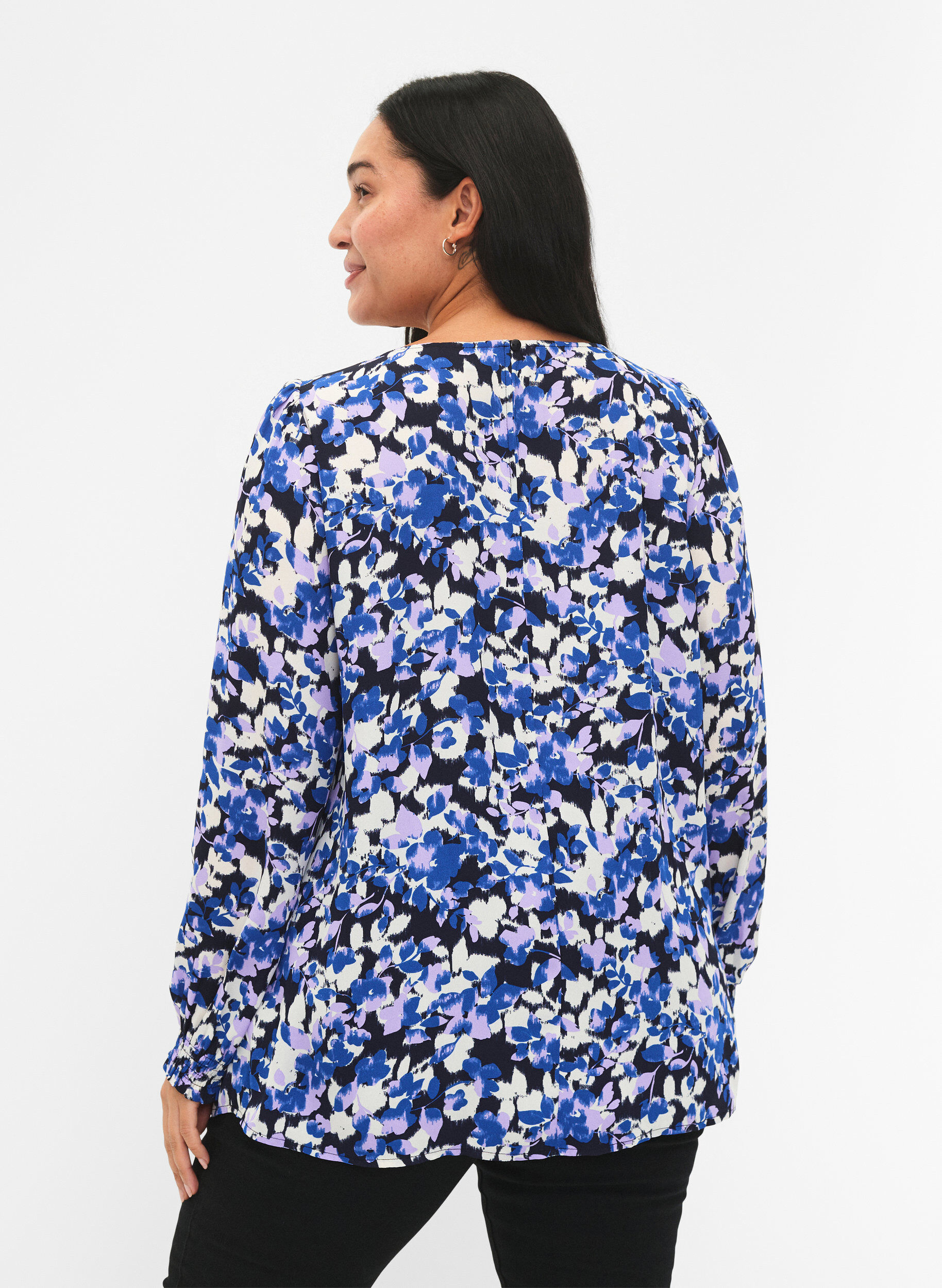 Zizzi FLASH - L&aring;ng&auml;rmad blus med smock och tryck, Blue Purple Flower, Model image number 1