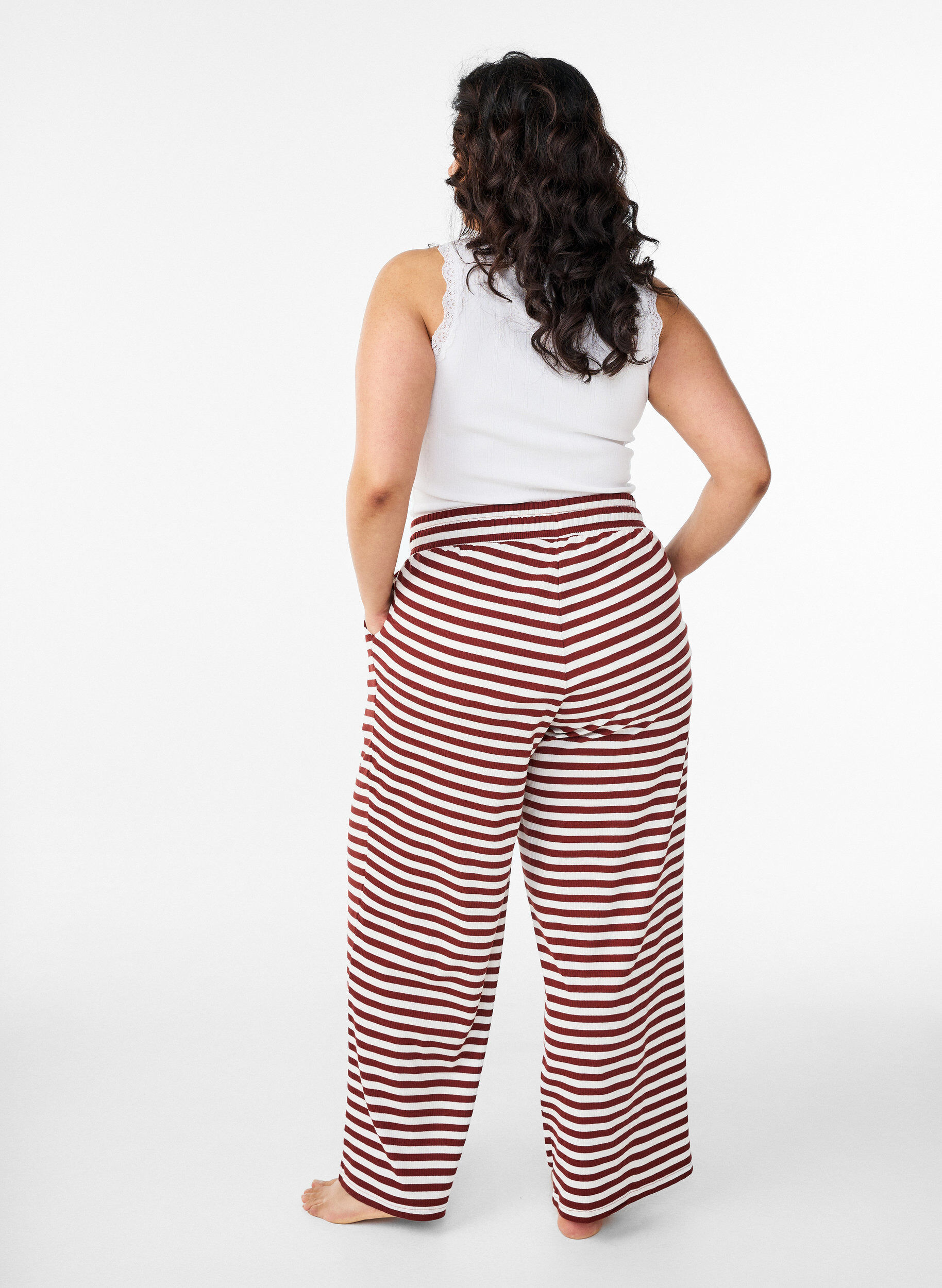ZizziRandiga pyjamasbyxor med h&ouml;g midja och vida ben, R&ouml;d, Model image number 1