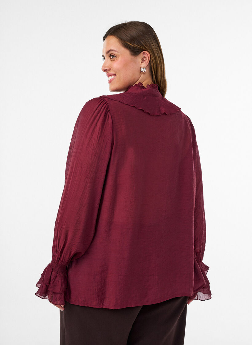 Blus i viskos med volanger och l&aring;nga &auml;rmar, R&ouml;d, Model image number 2
