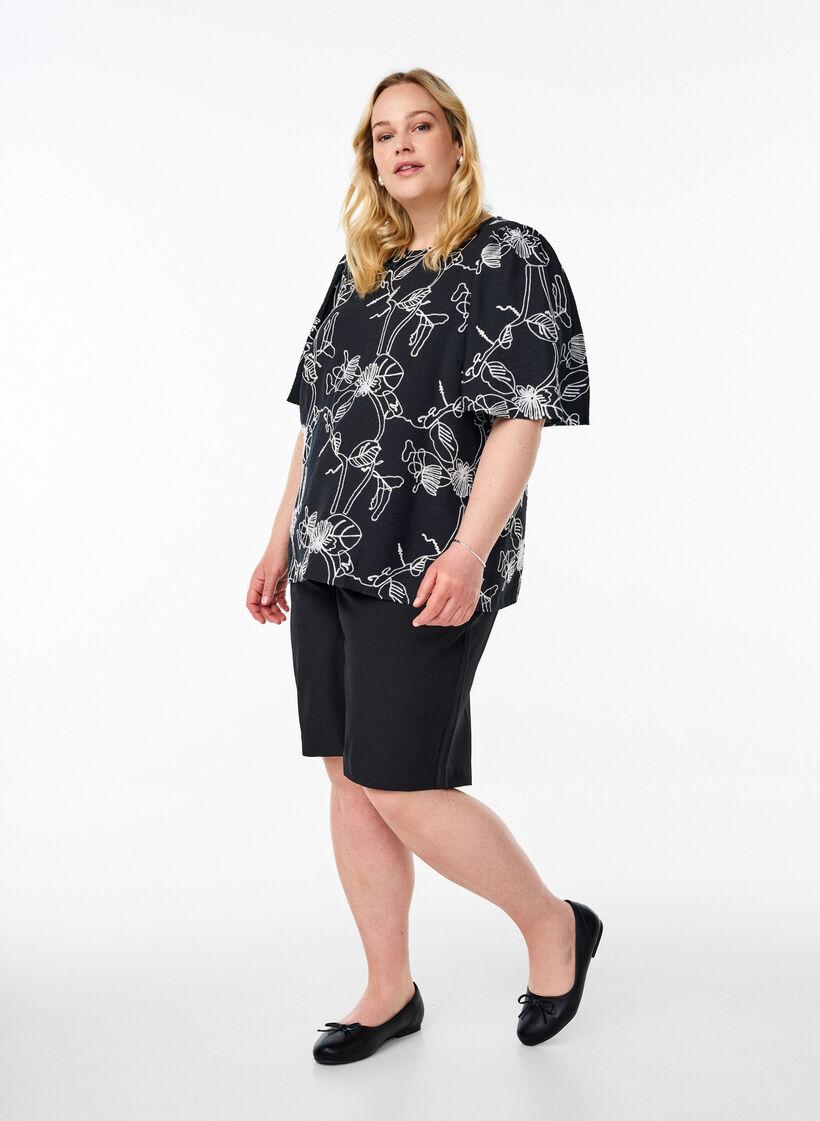 Kort&auml;rmad blus med broderat m&ouml;nster, Svart, Model image number 1