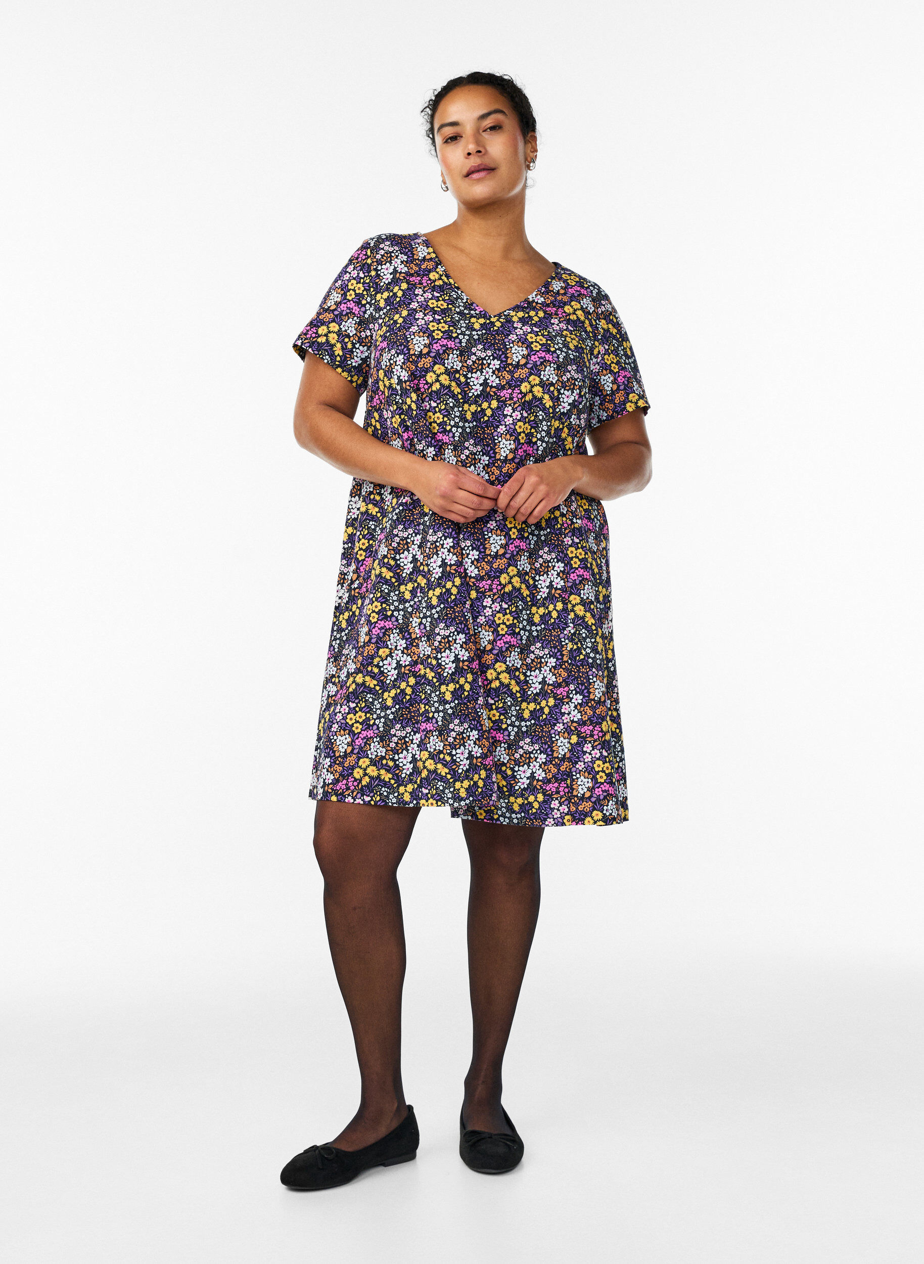 ZizziKort a-linjeformad kl&auml;nning med blomm&ouml;nster, Bl&aring;, Model image number 1