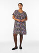 Kort a-linjeformad kl&auml;nning med blomm&ouml;nster, Bl&aring;, Model image number 1