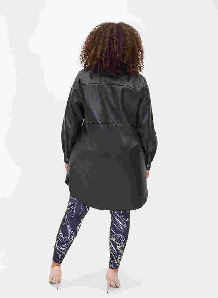Lång skjorta i läderimitation, Black, Model image number 1