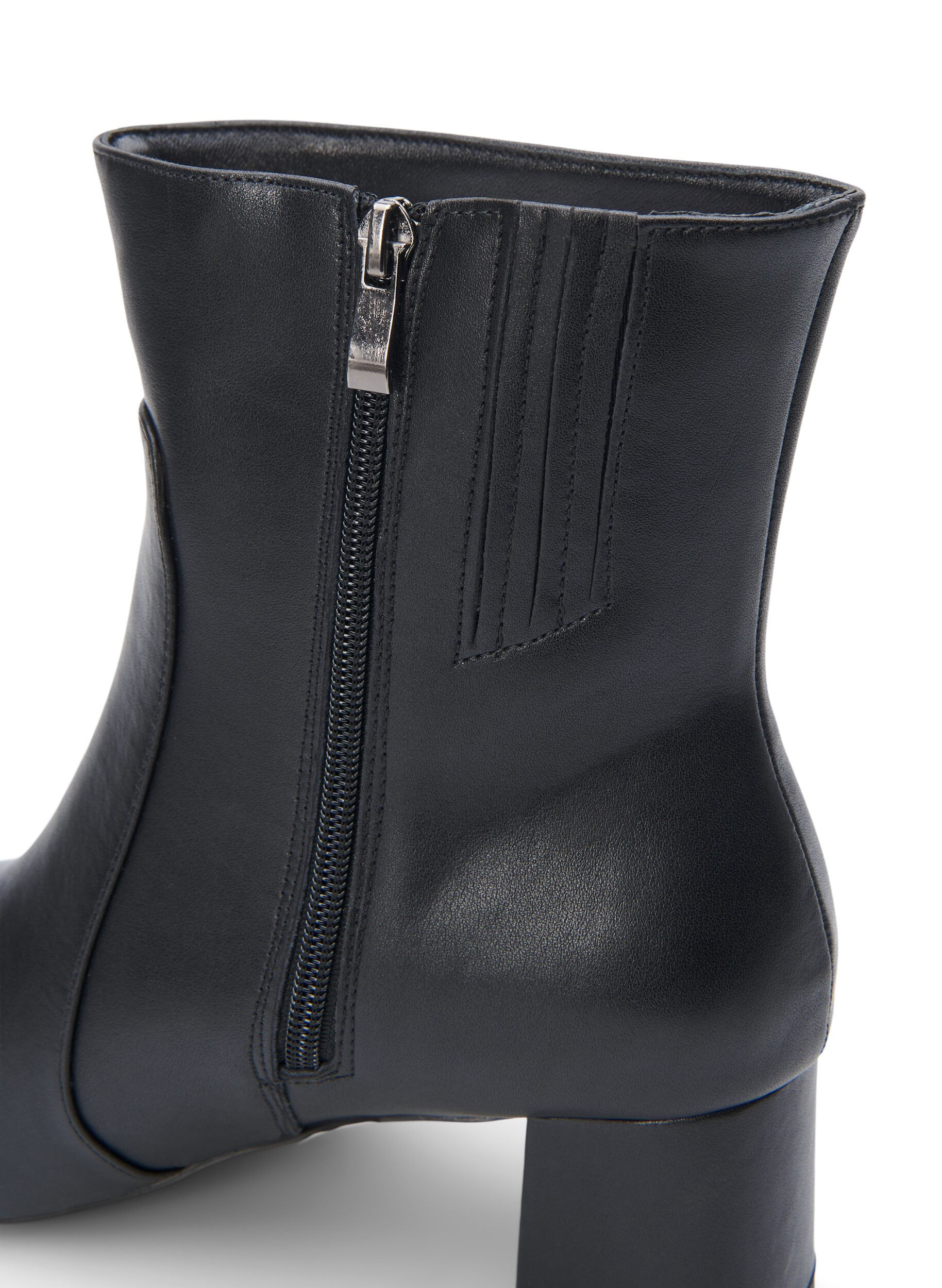 Zizzi Wide fit - Ankelboots med klack i l&auml;der, Black, Packshot image number 4