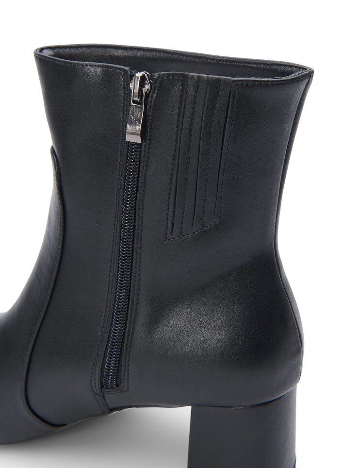 Wide fit - Ankelboots med klack i läder, Black, Packshot image number 4