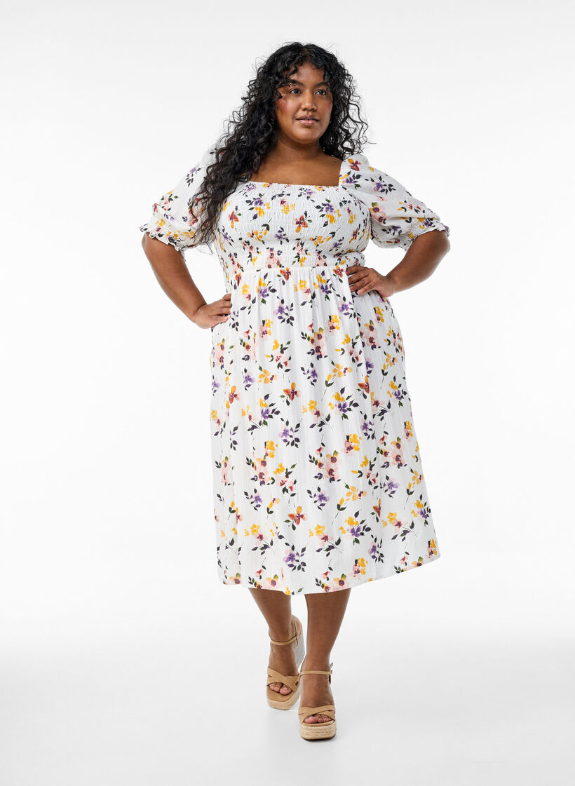 Blommig midikl&auml;nning i viskos med smock, Vit, Model image number 0