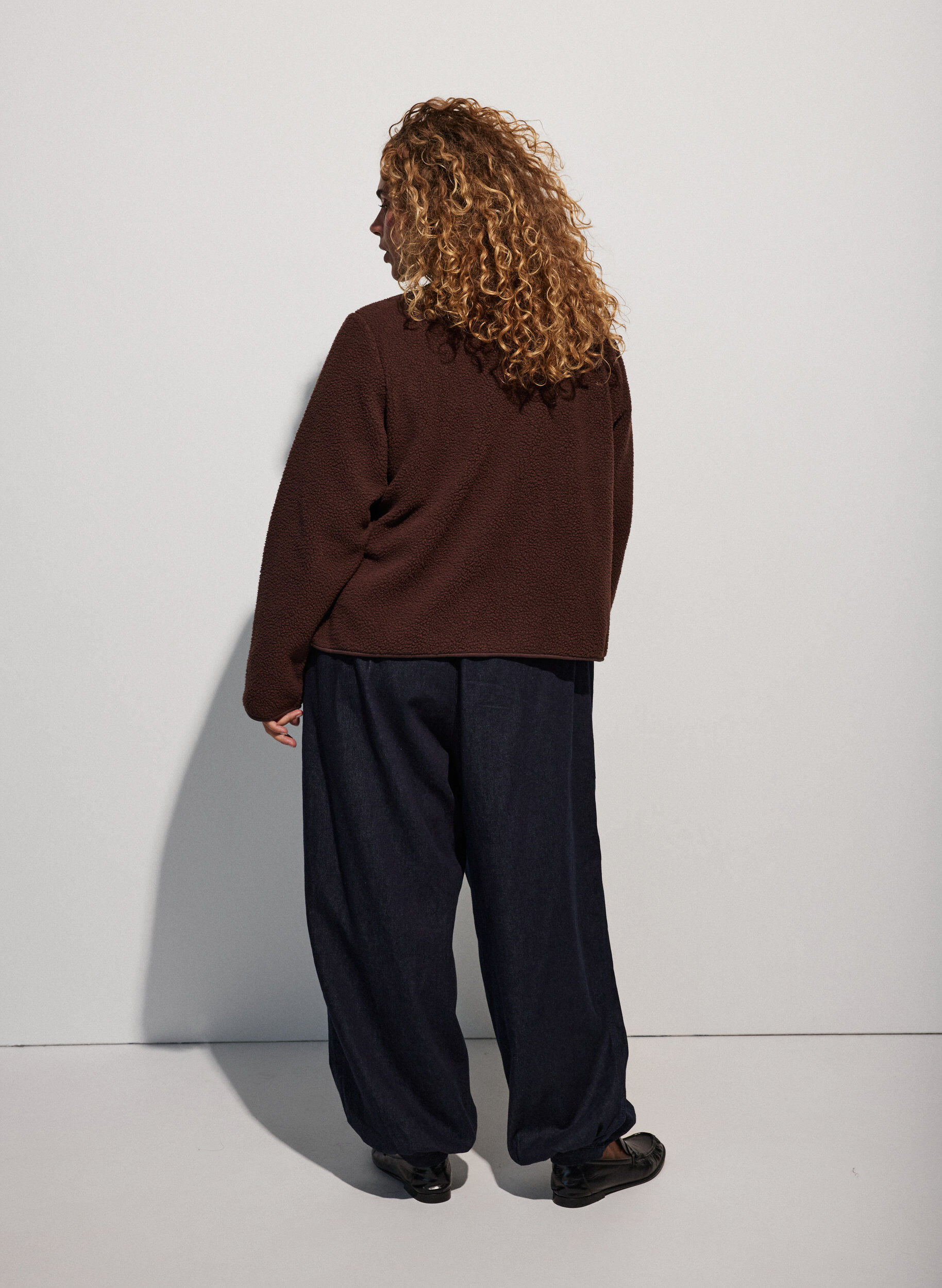 ZizziTeddyjacka med rund hals och knappar, Brun, Model image number 2
