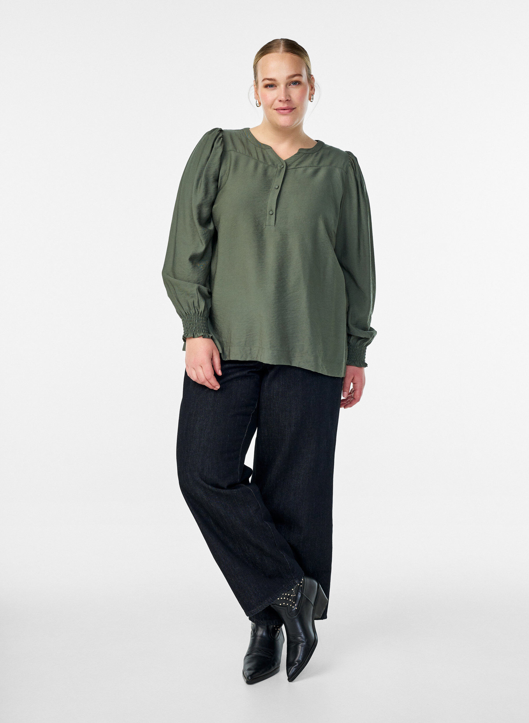 ZizziViskosblus med smock och rynkade detaljer, Gr&ouml;n, Model image number 1
