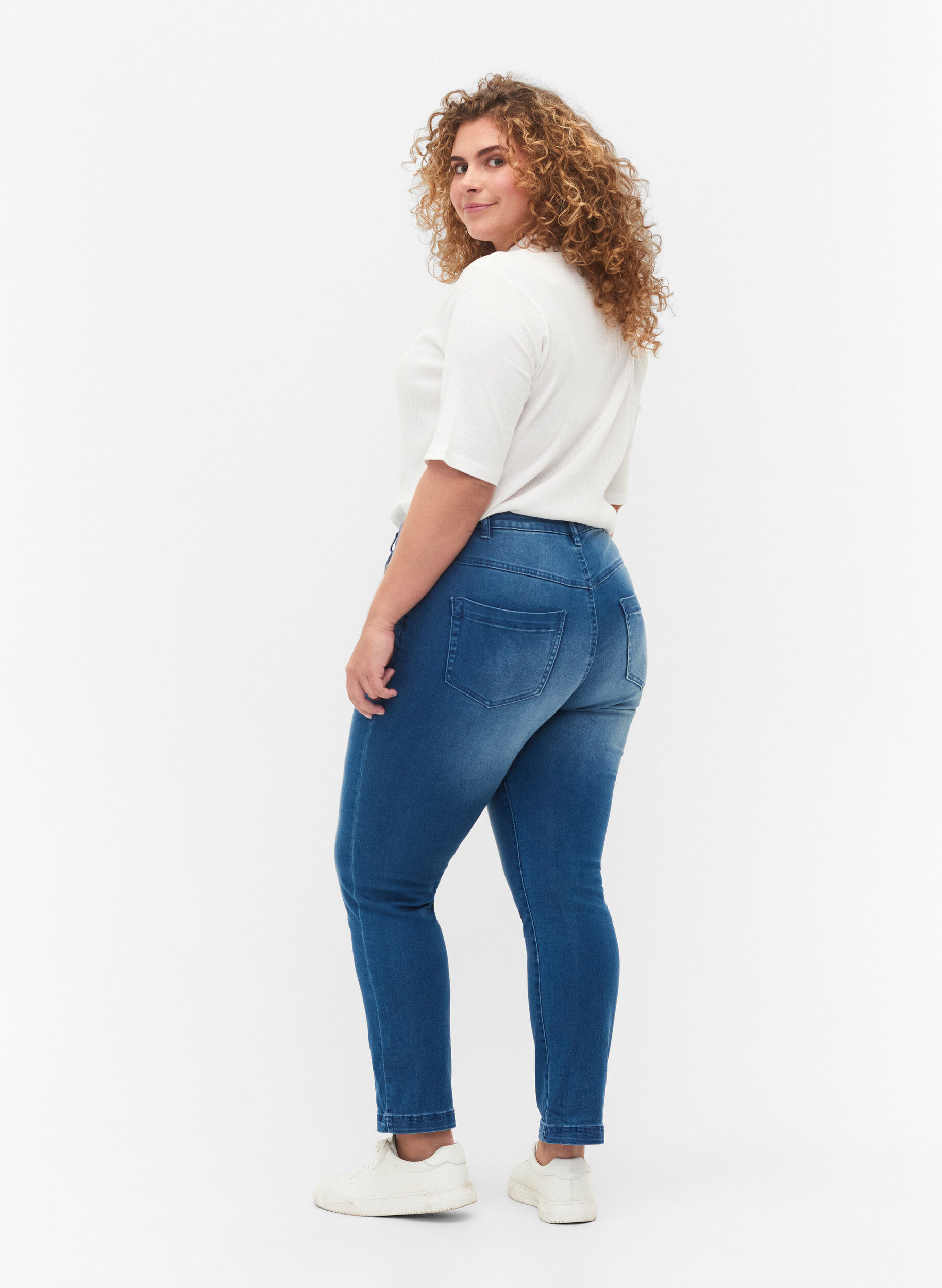Zizzi Emily jeans med smal passform och normal midja, Bl&aring;, Model image number 1