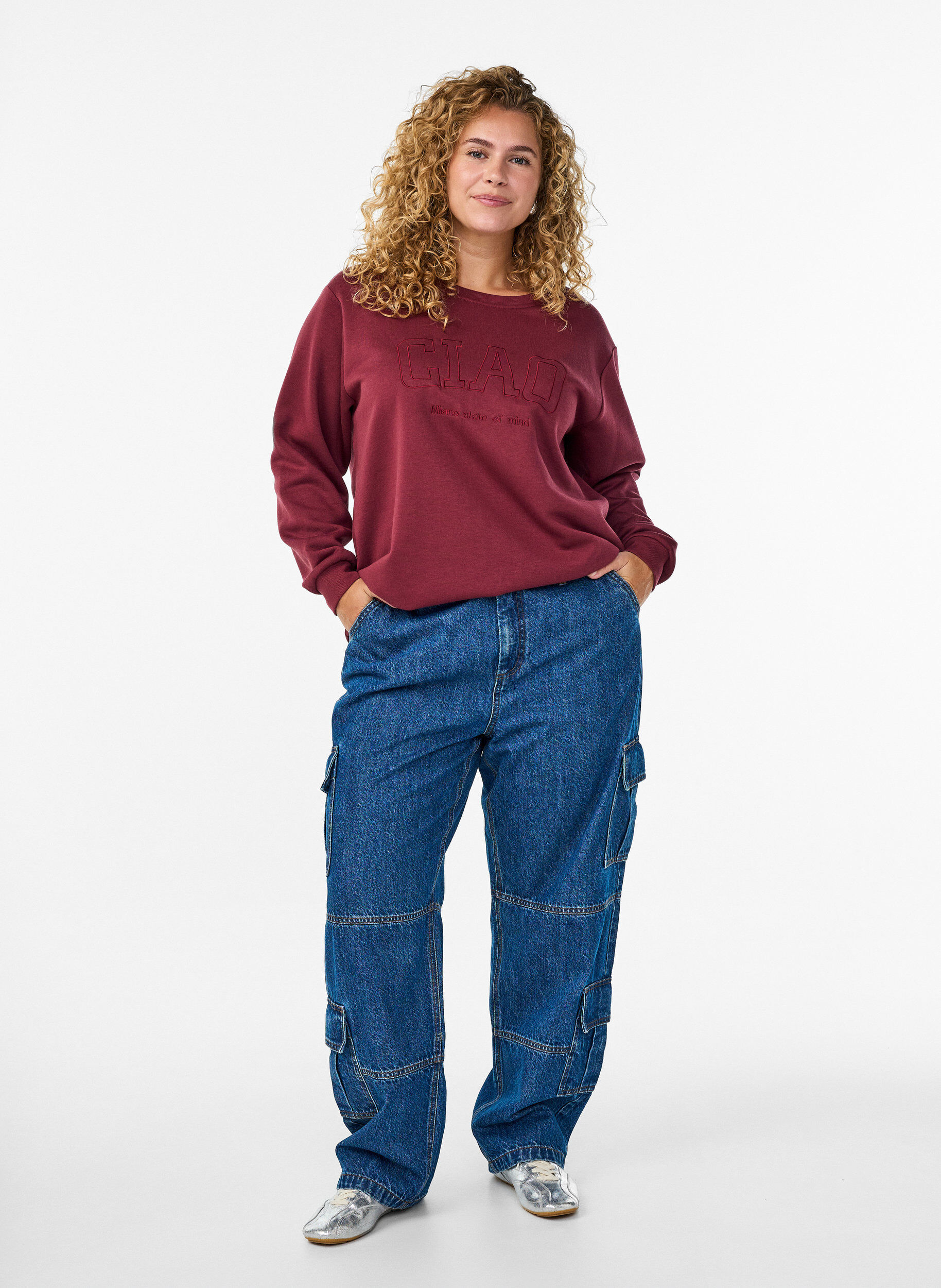 Zizzi Sweatshirt med broderat Milan-motiv, M&ouml;rk Bordeaux, Model image number 1