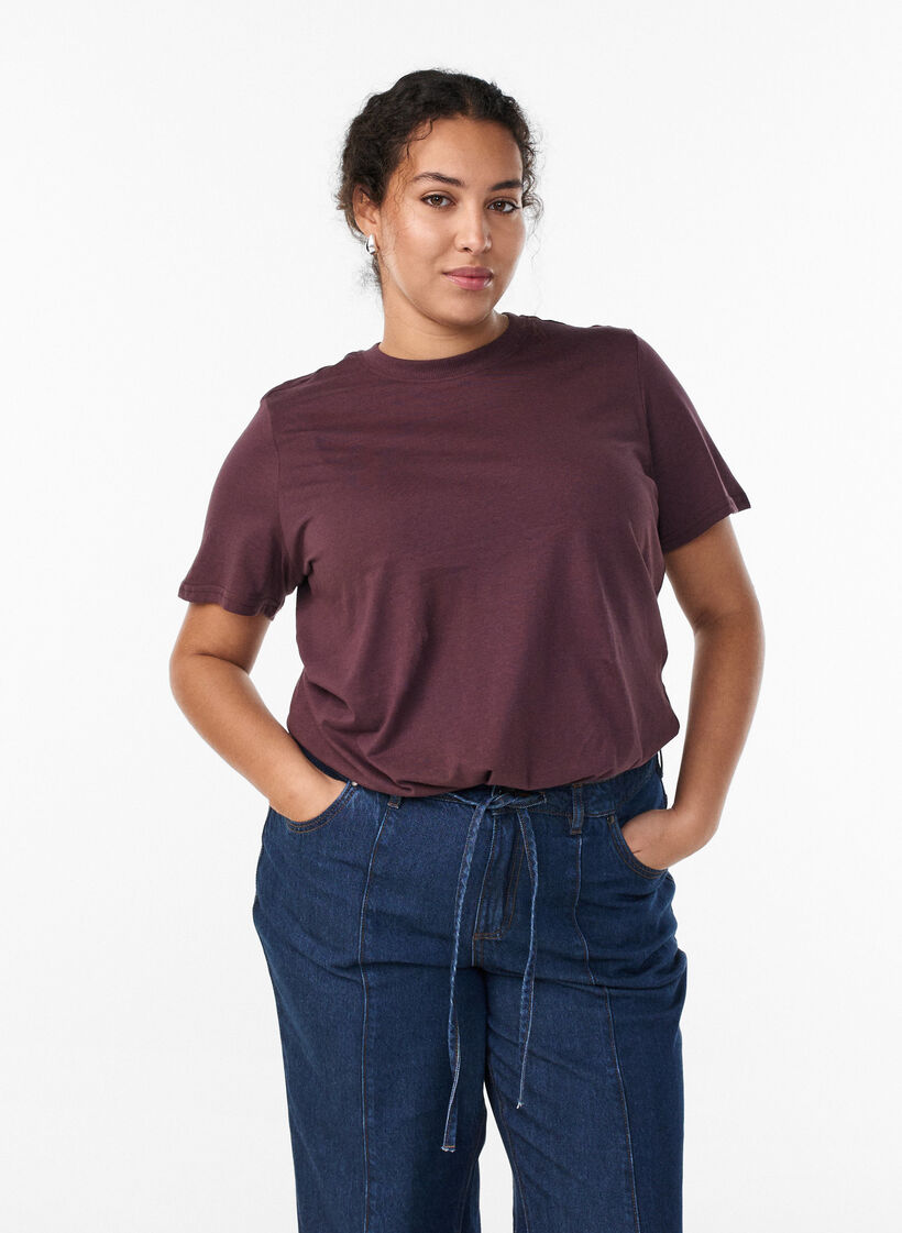 Enkel t-shirt i bomull med rund halsringning, M&ouml;rk Bordeaux, Model image number 0