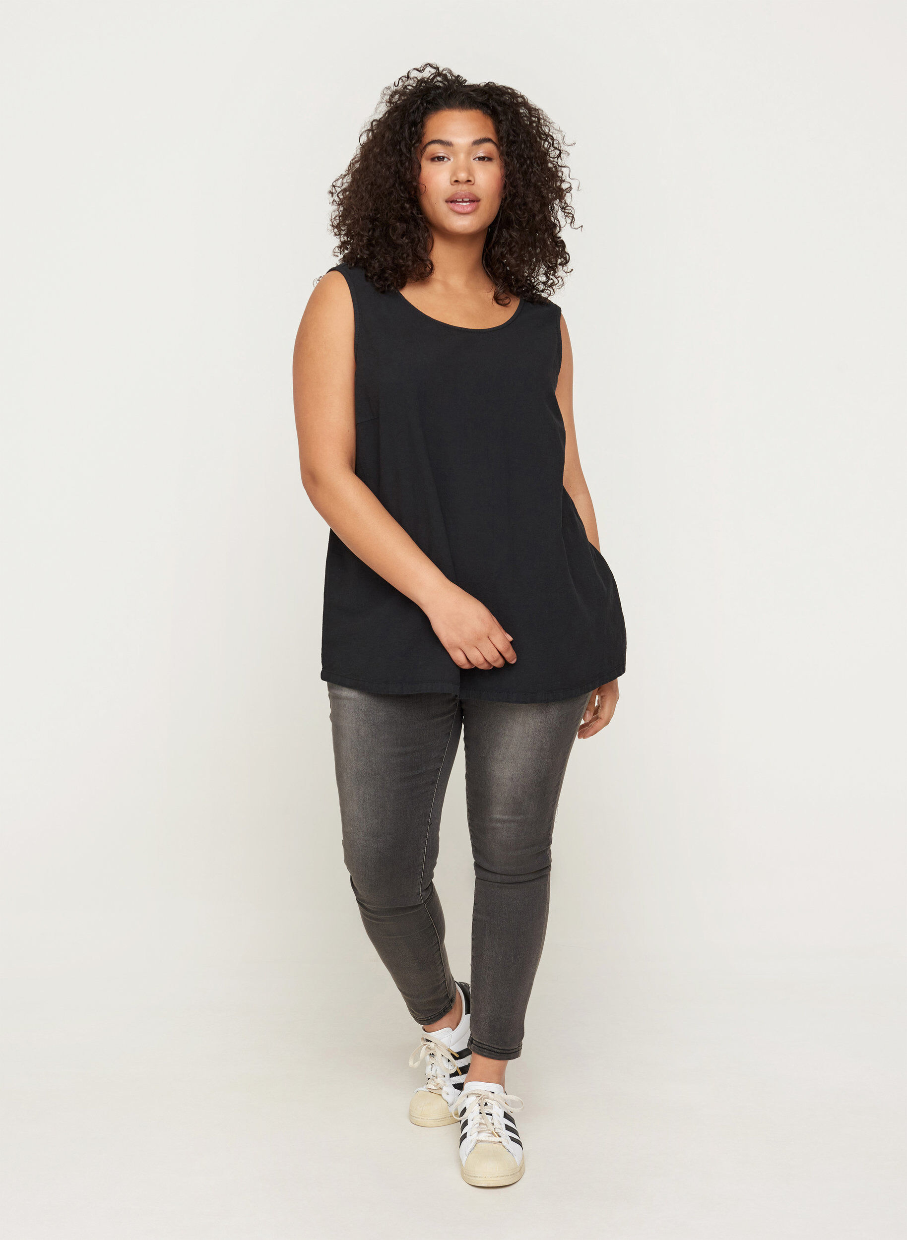 Zizzi &Auml;rml&ouml;s topp i bomull, Black, Model image number 2