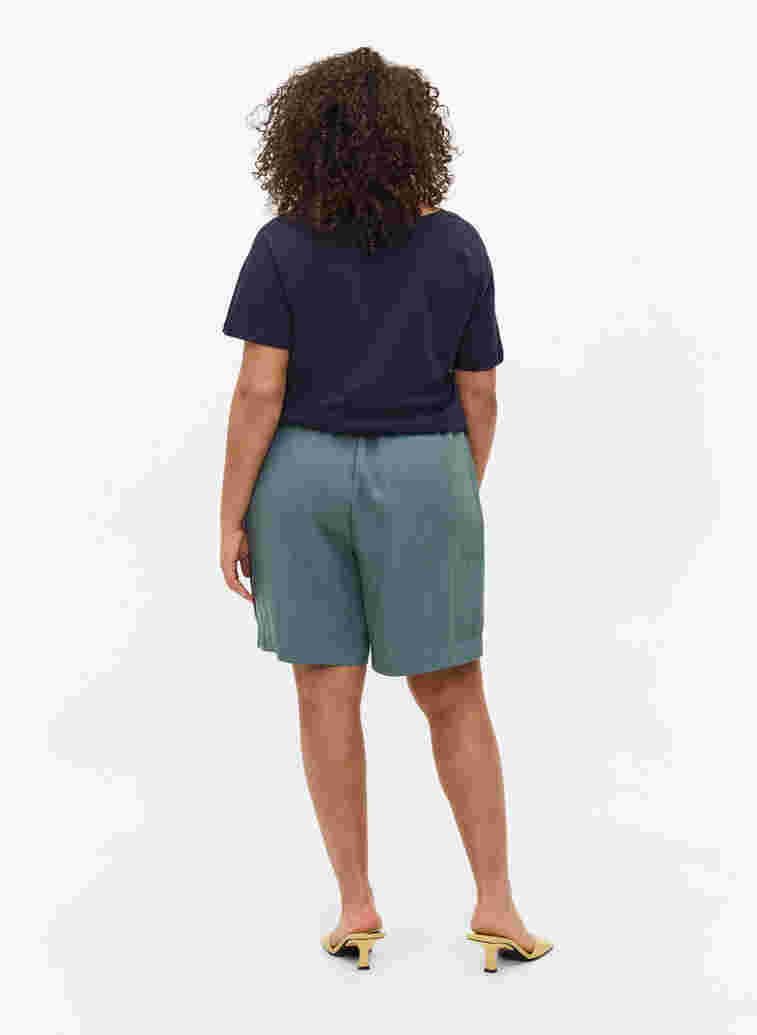 Lösa shorts i viskose, Balsam Green, Model image number 0